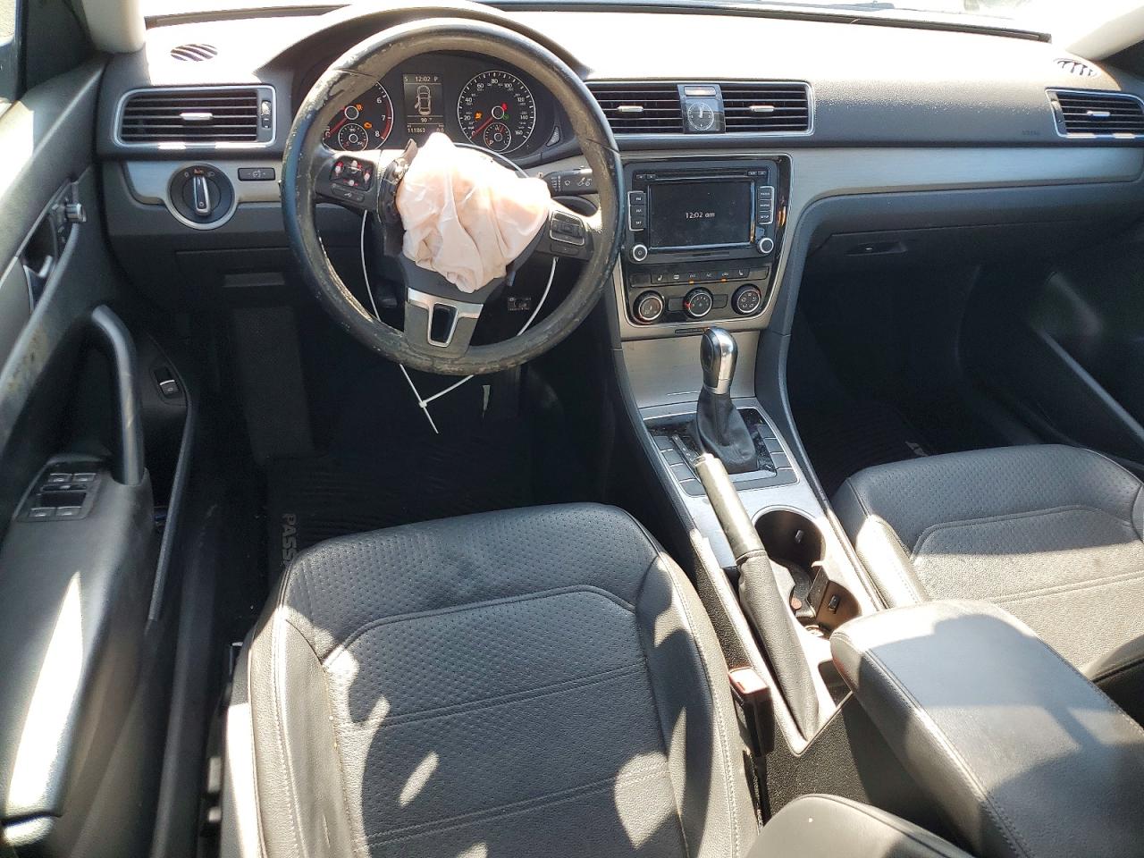 2014 Volkswagen Passat Se Черный vin: 1VWBP7A35EC006952