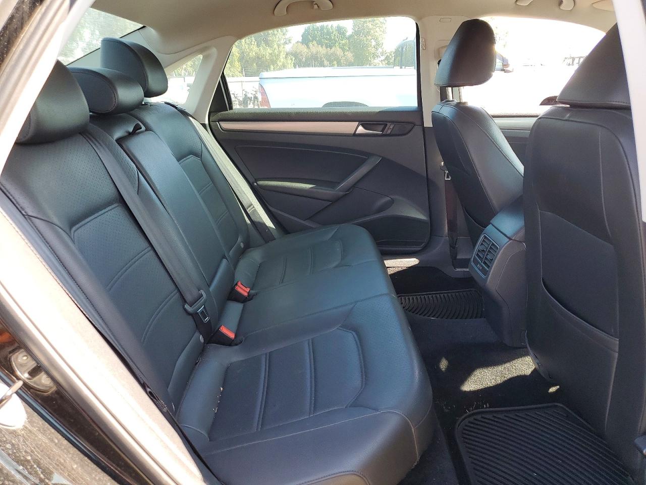 2014 Volkswagen Passat Se Черный vin: 1VWBP7A35EC006952