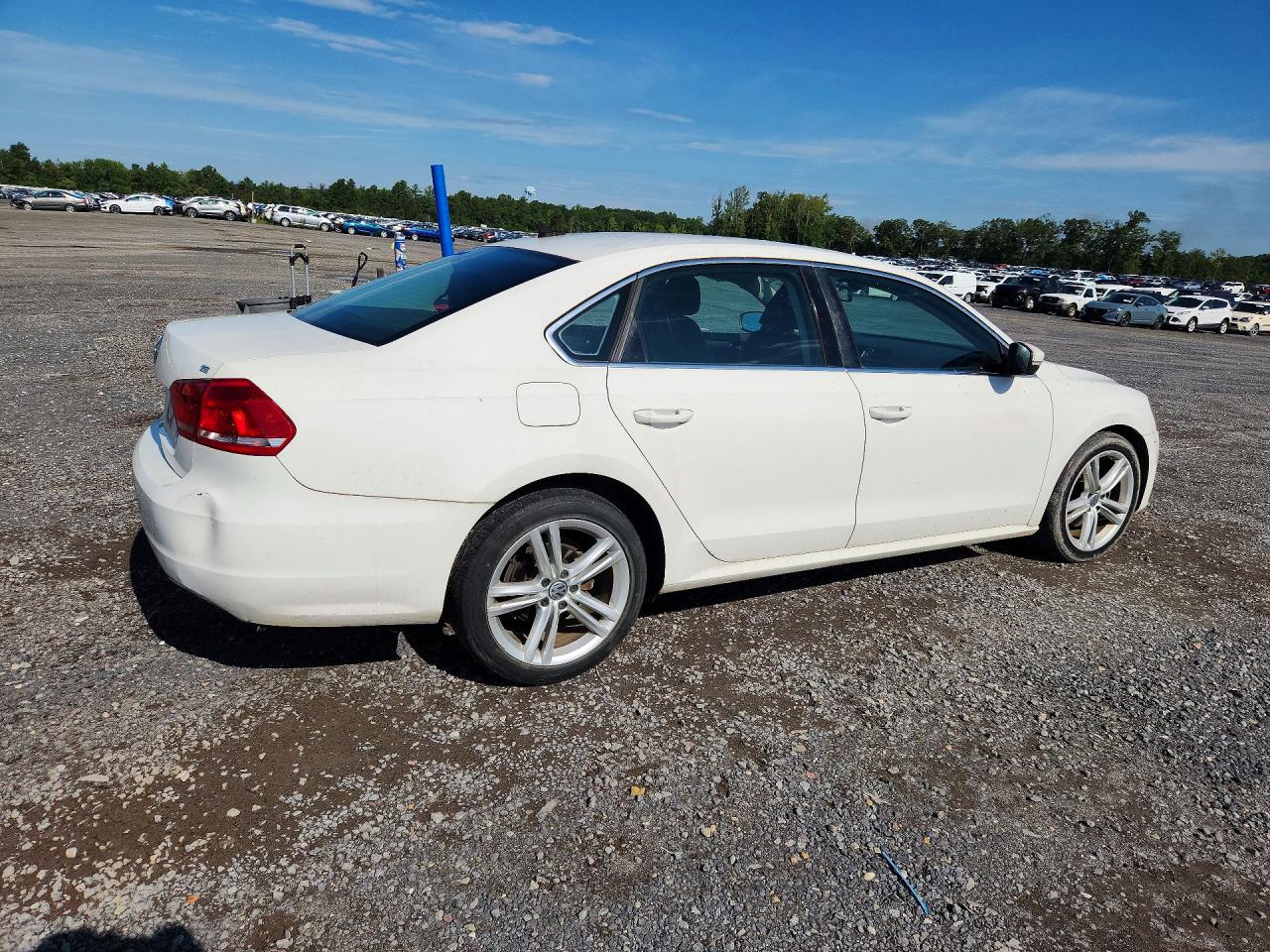 2014 Volkswagen Passat Se White vin: 1VWBP7A35EC010578