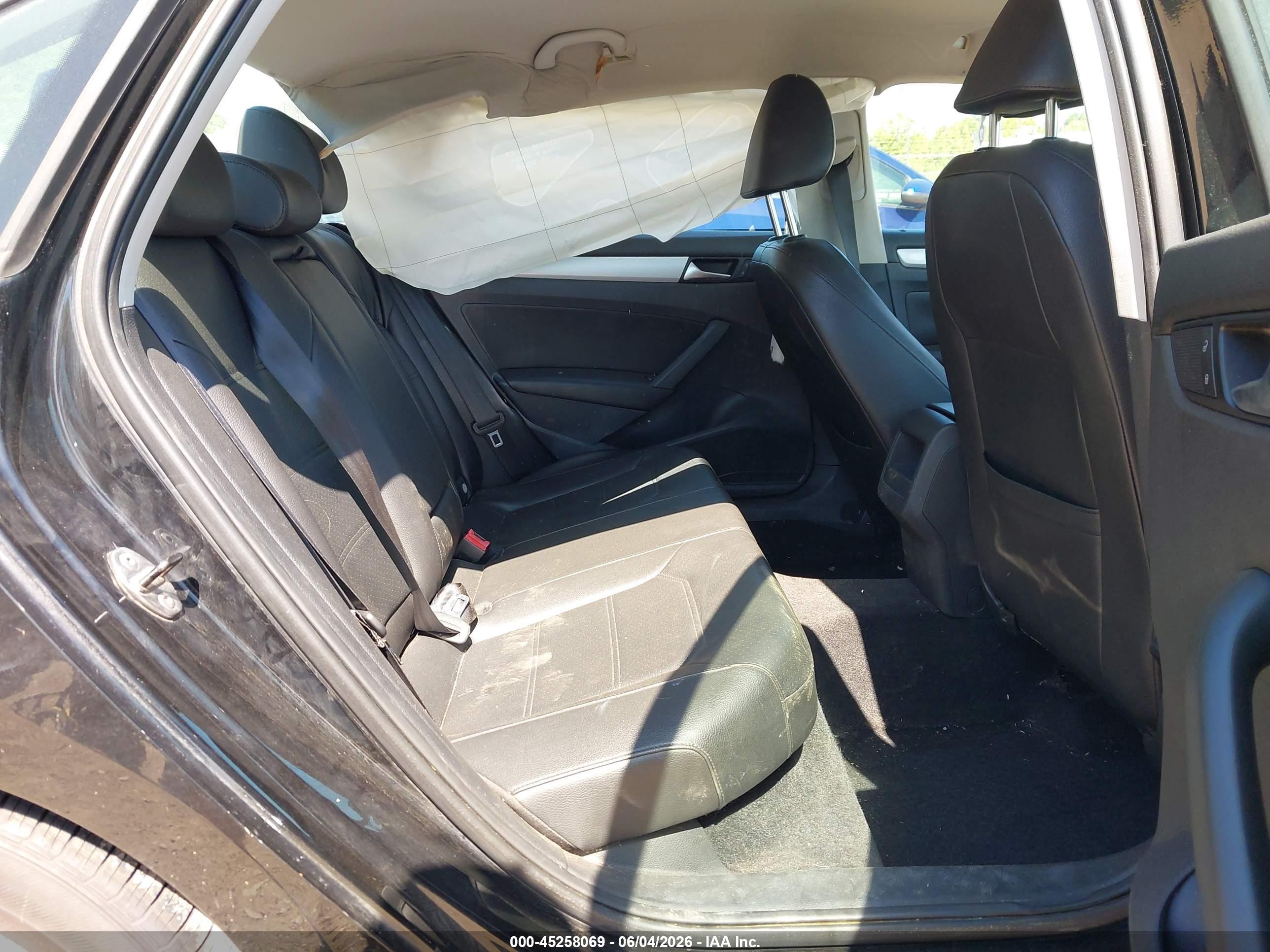 2012 Volkswagen Passat 2.5l Se Black vin: 1VWBP7A36CC044073