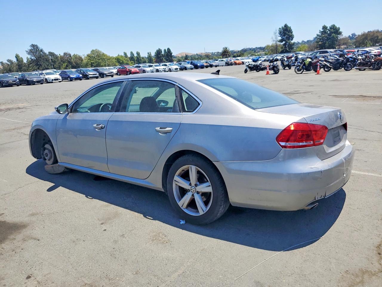 2012 Volkswagen Passat Se Серебряный vin: 1VWBP7A36CC047619