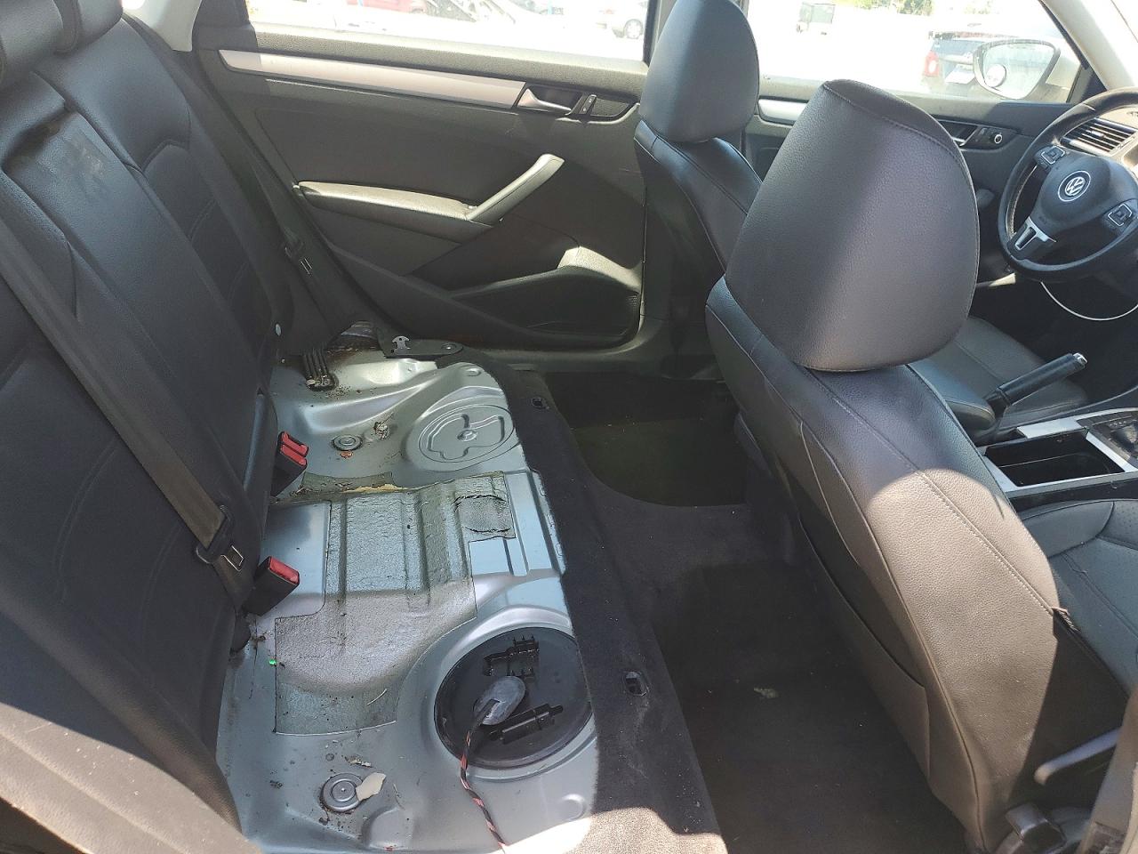 2012 Volkswagen Passat Se Серебряный vin: 1VWBP7A36CC047619