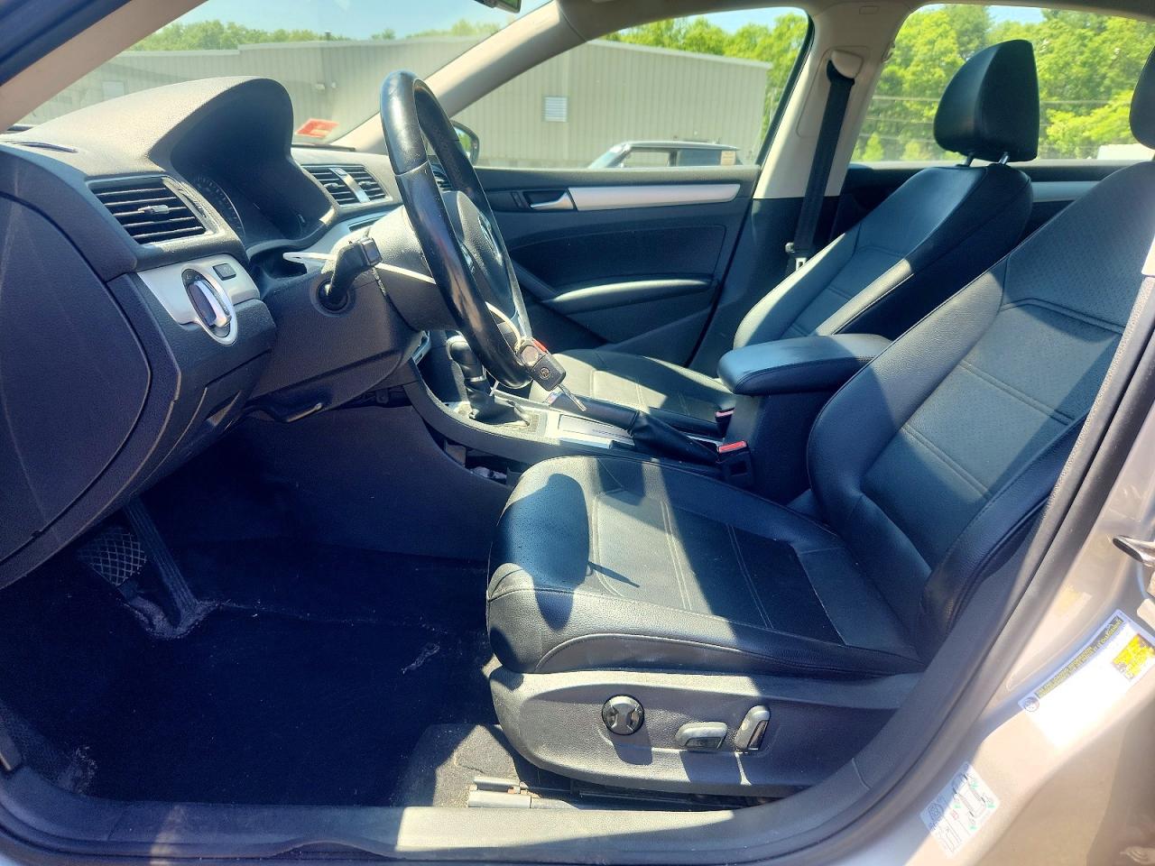 2012 Volkswagen Passat Se Gray vin: 1VWBP7A36CC064761