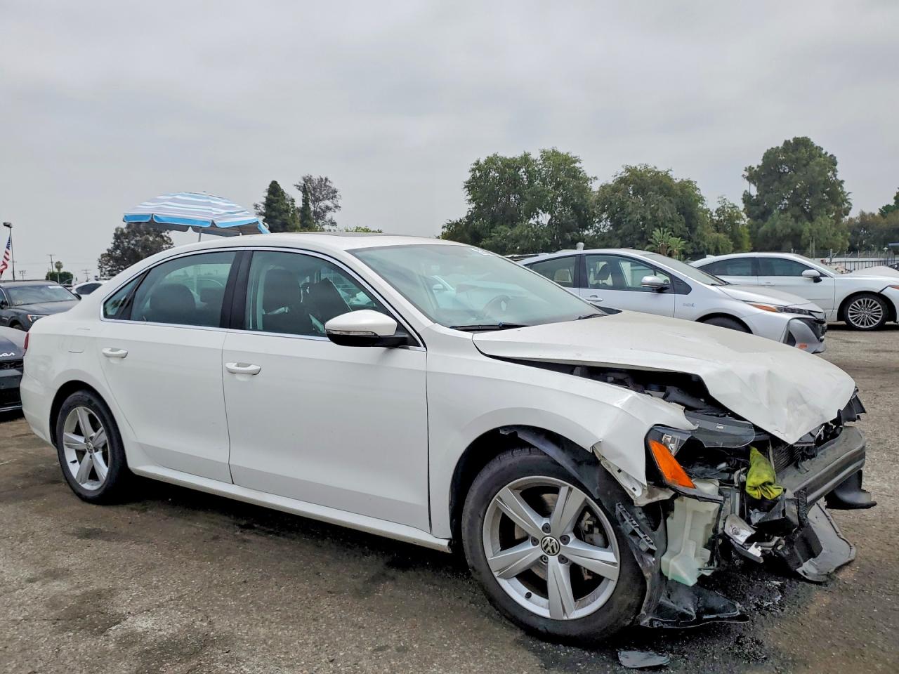 2012 Volkswagen Passat Se Белый vin: 1VWBP7A36CC083620