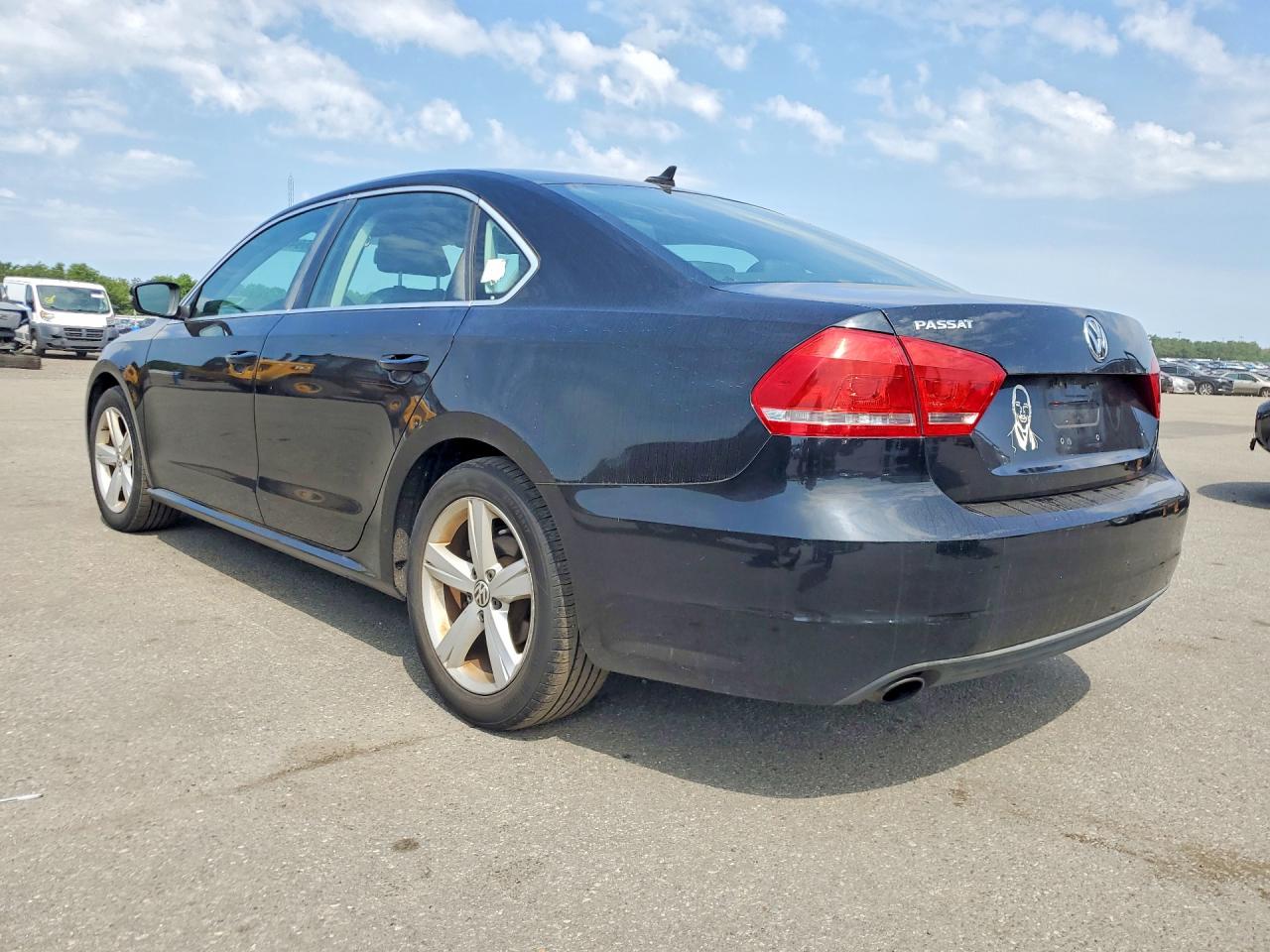 2013 Volkswagen Passat Se Черный vin: 1VWBP7A36DC006408