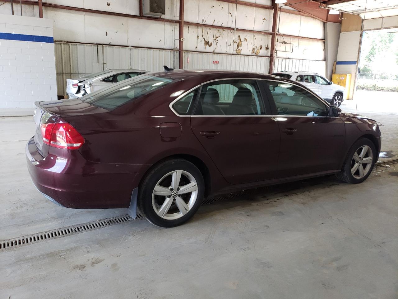 2013 Volkswagen Passat Se Burgundy vin: 1VWBP7A36DC009468