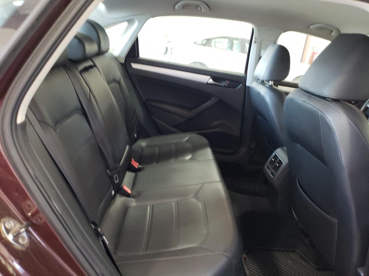 2013 Volkswagen Passat Se Burgundy vin: 1VWBP7A36DC009468