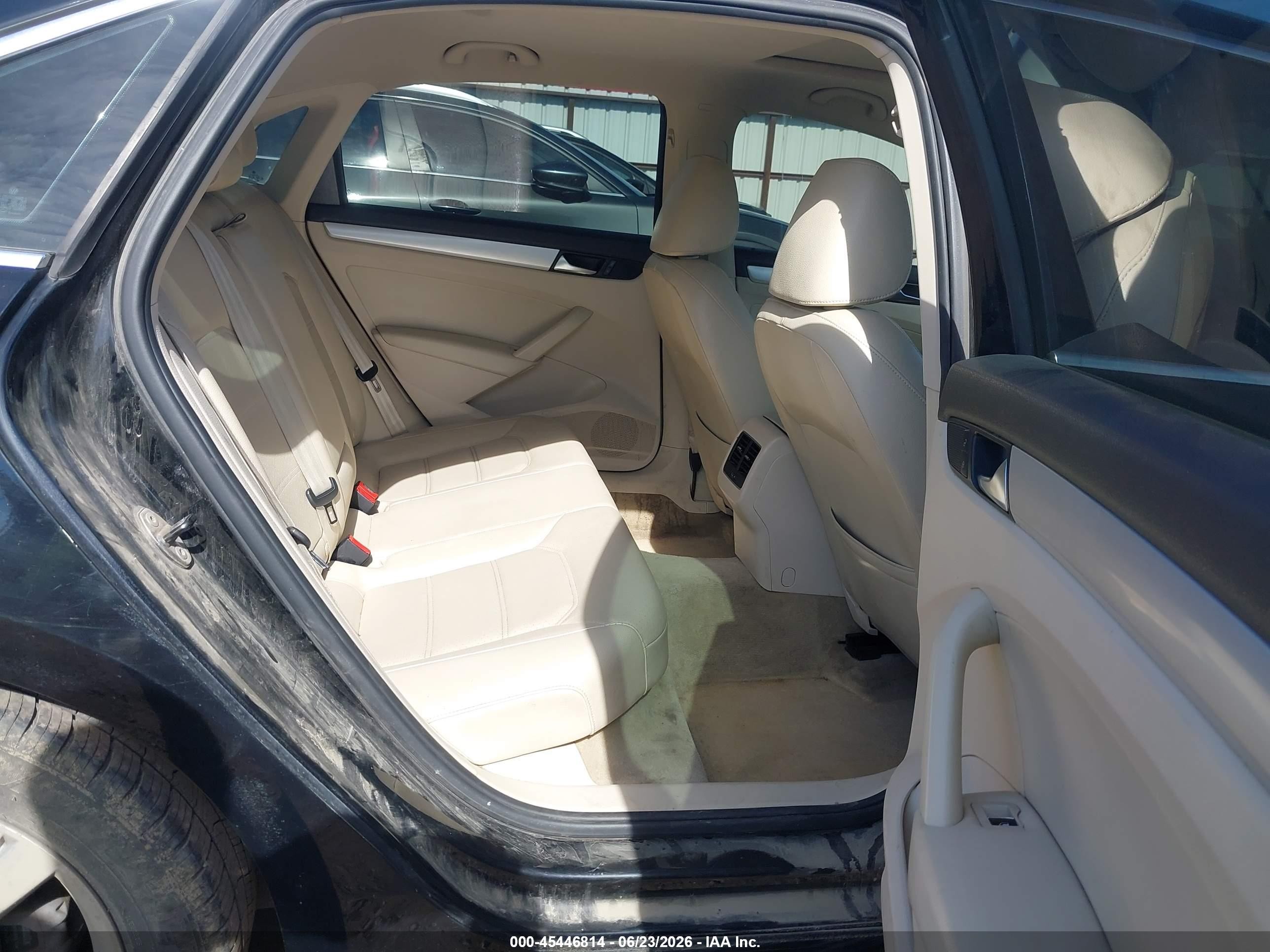 2013 Volkswagen Passat 2.5l Se Black vin: 1VWBP7A36DC025931