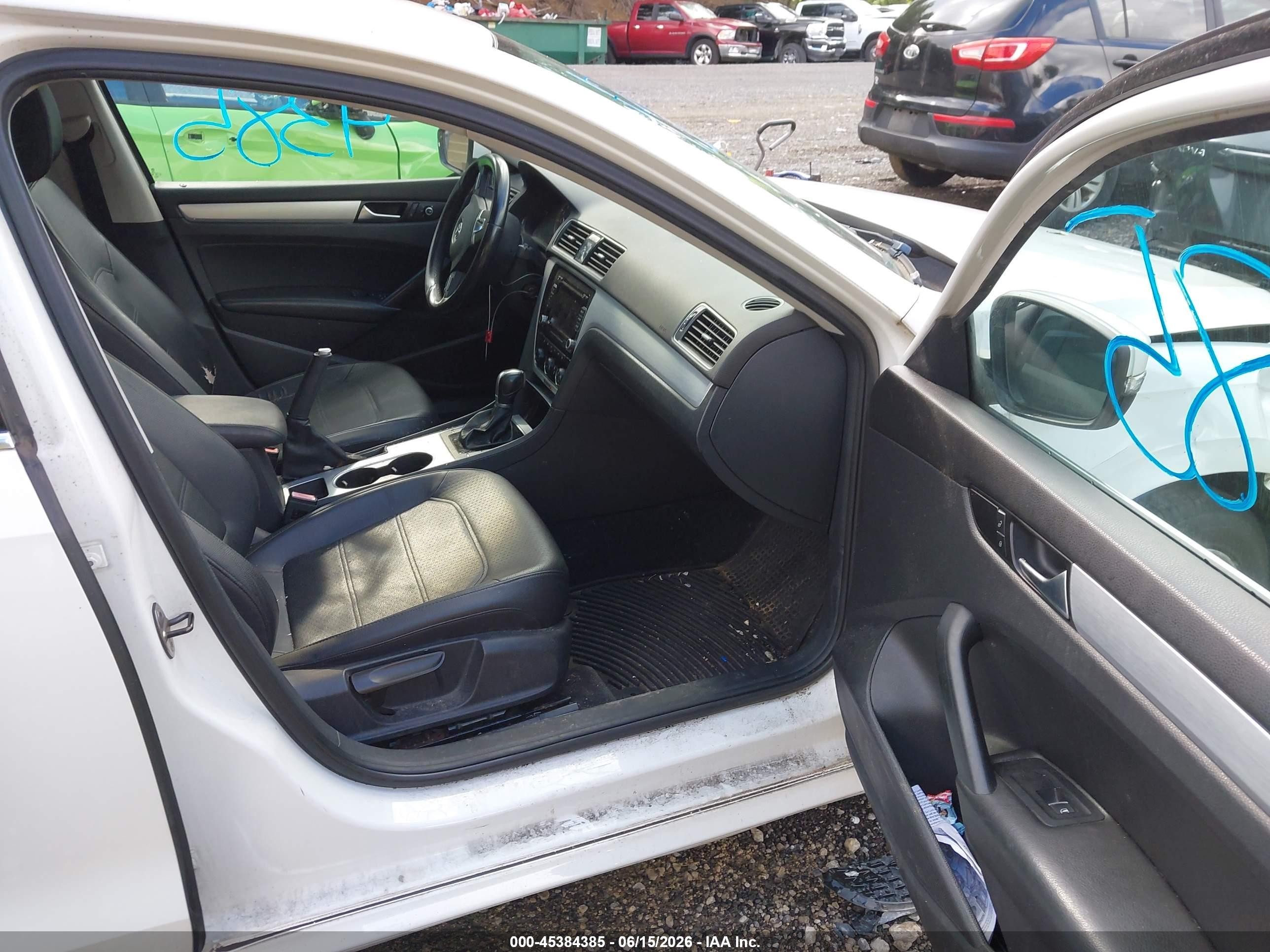 2013 Volkswagen Passat 2.5l Se White vin: 1VWBP7A36DC048304