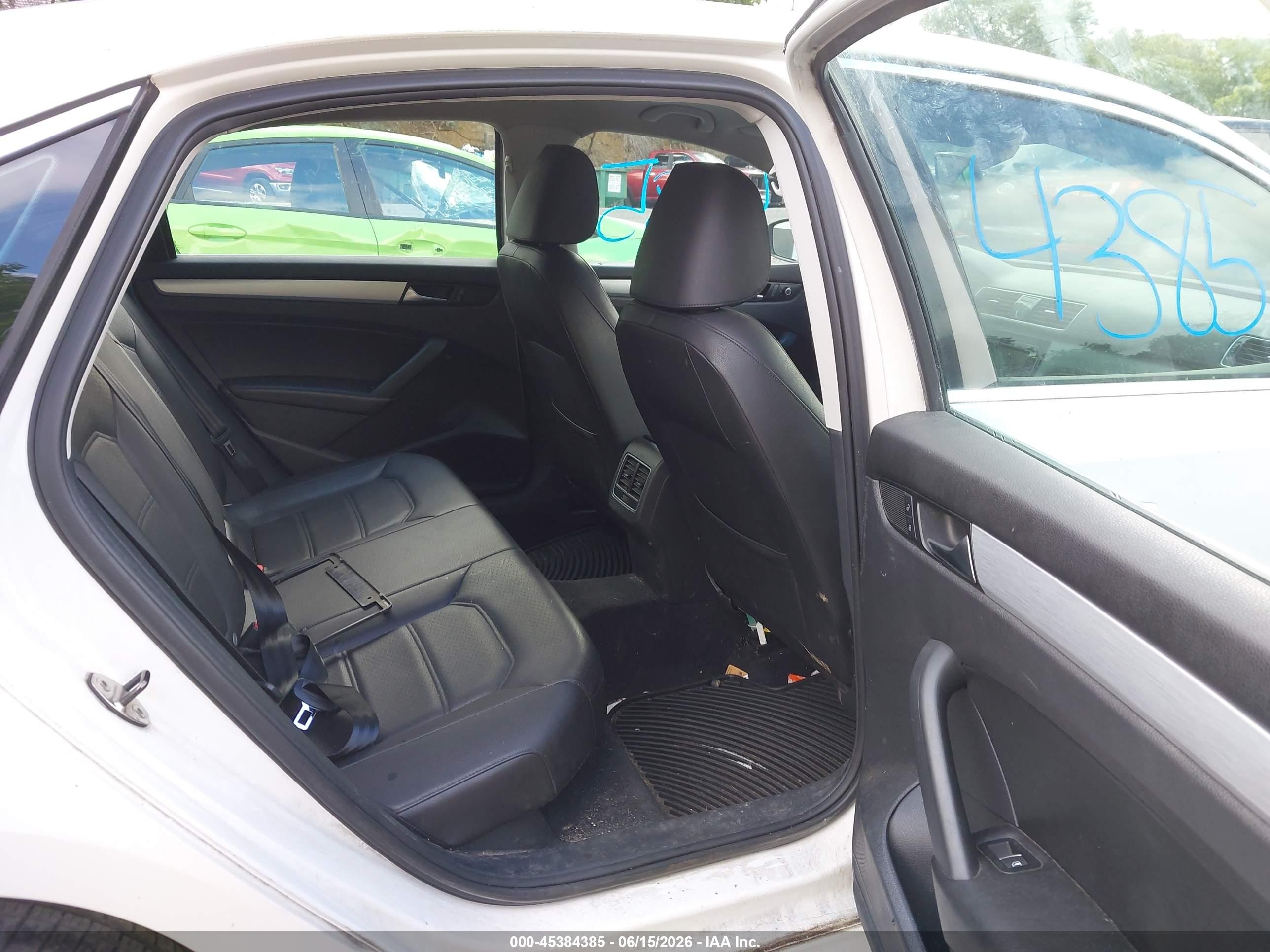 2013 Volkswagen Passat 2.5l Se White vin: 1VWBP7A36DC048304