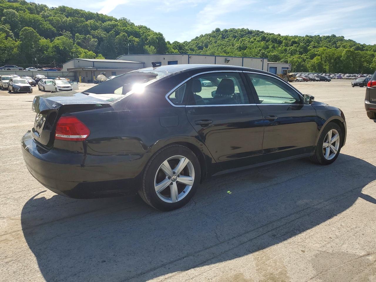 2013 Volkswagen Passat Se Black vin: 1VWBP7A36DC049257