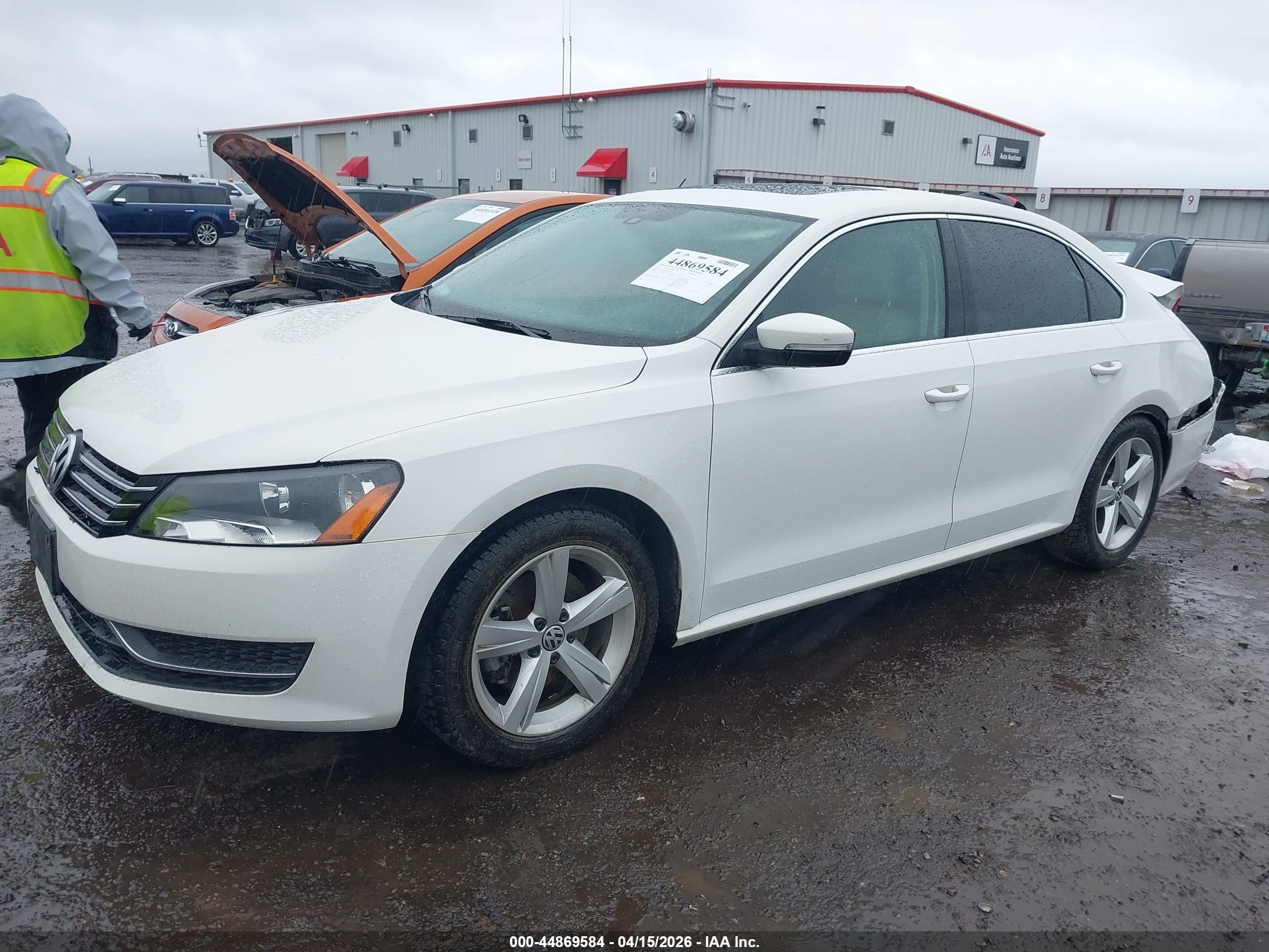 2013 Volkswagen Passat 2.5l Se Белый vin: 1VWBP7A36DC139525