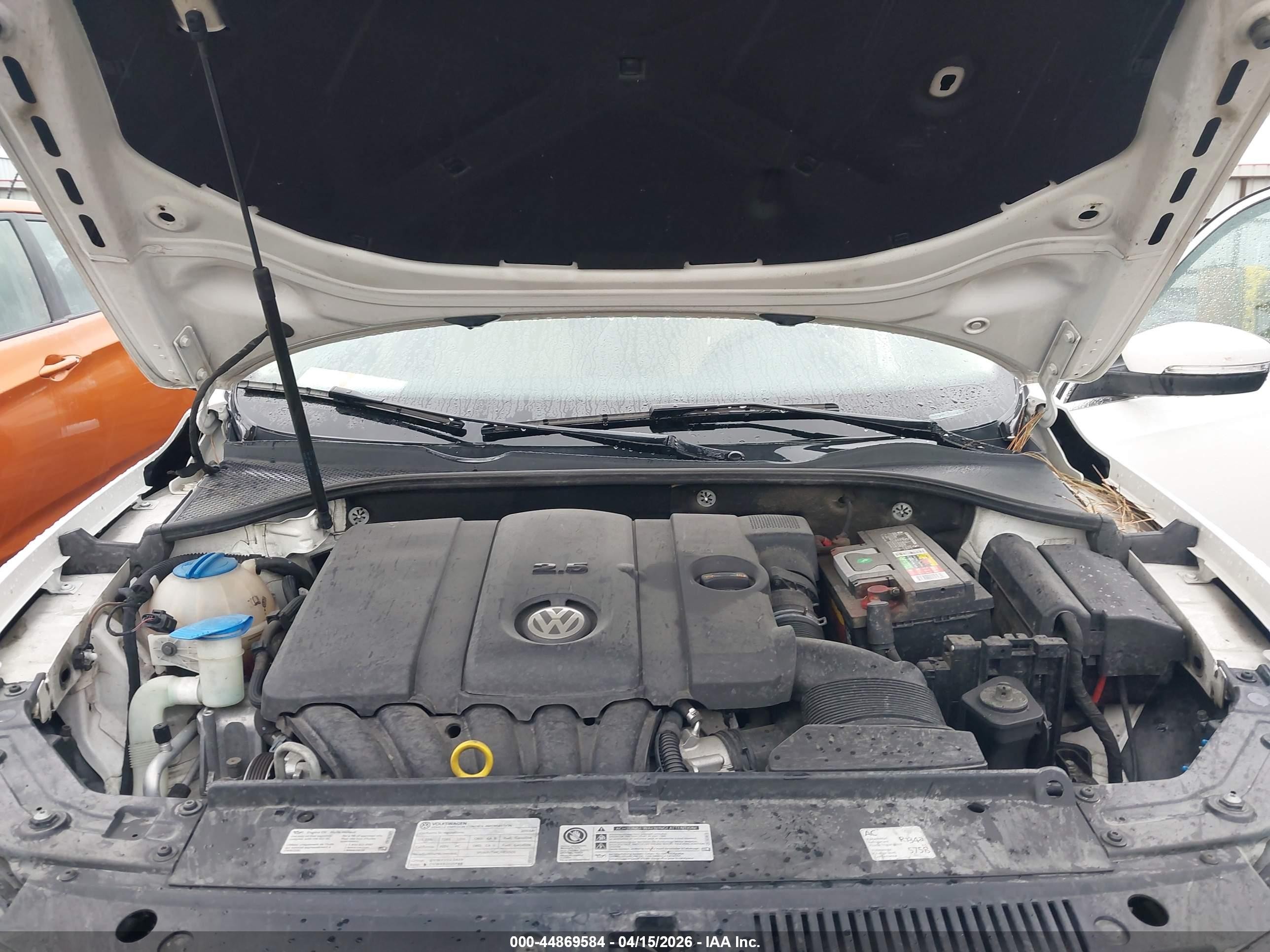 2013 Volkswagen Passat 2.5l Se Белый vin: 1VWBP7A36DC139525