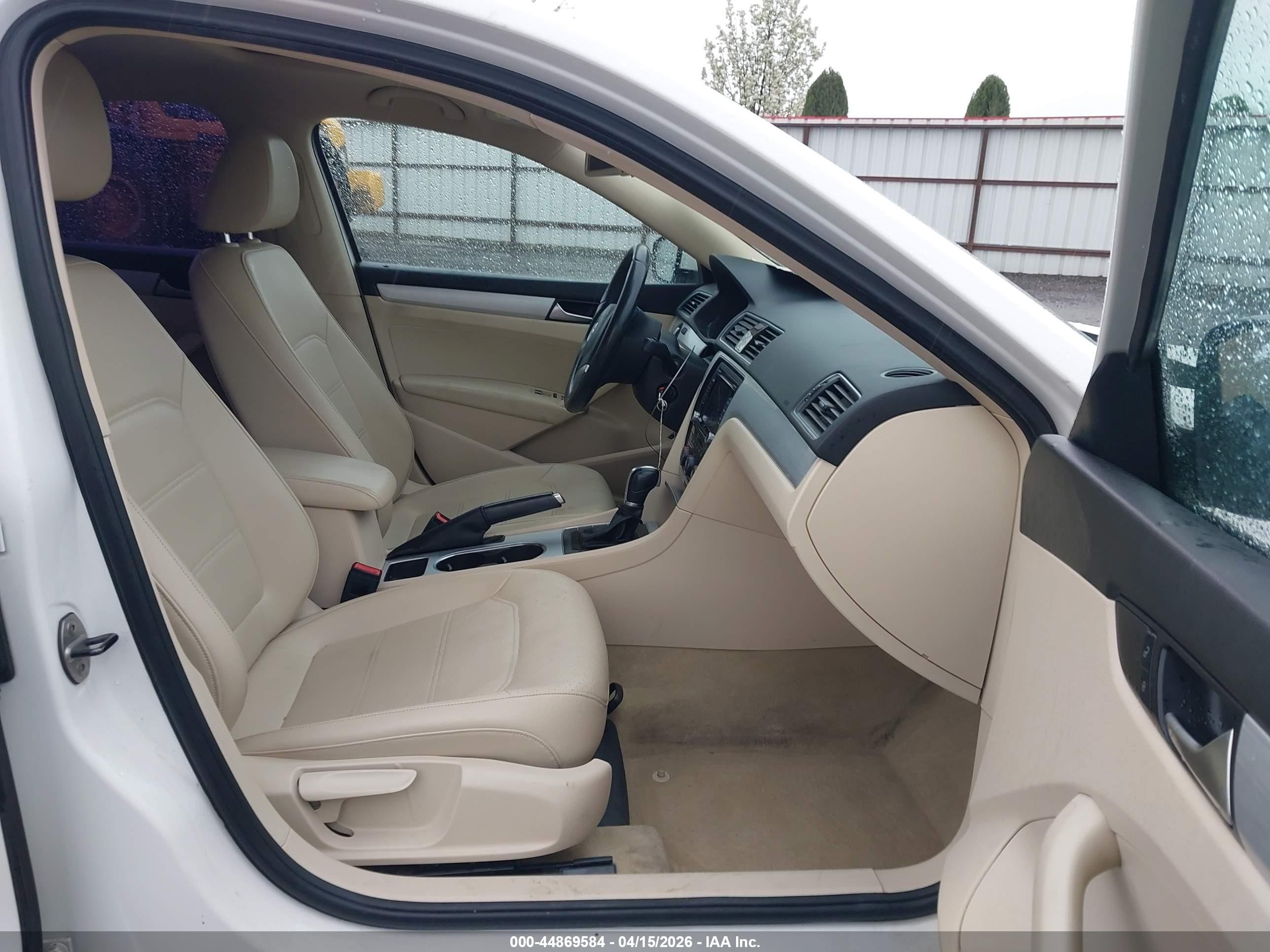 2013 Volkswagen Passat 2.5l Se Белый vin: 1VWBP7A36DC139525