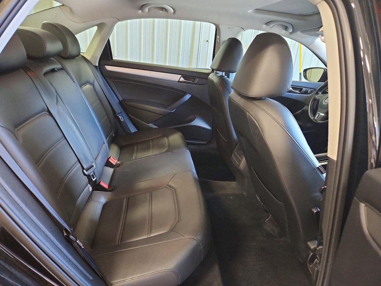 2012 Volkswagen Passat Se Черный vin: 1VWBP7A37CC009283