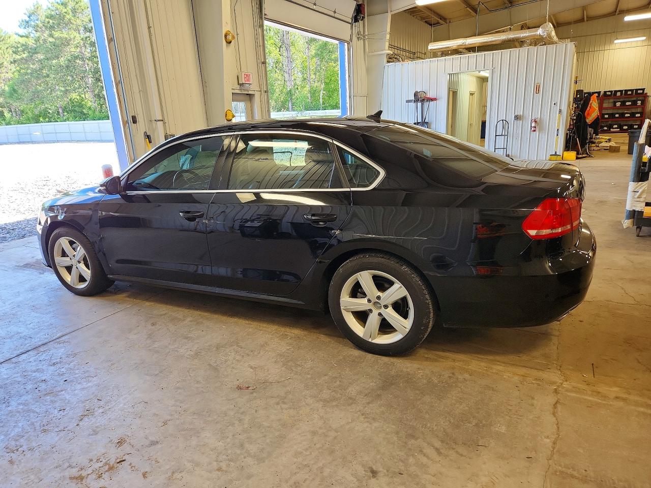 2012 Volkswagen Passat Se Черный vin: 1VWBP7A37CC009283