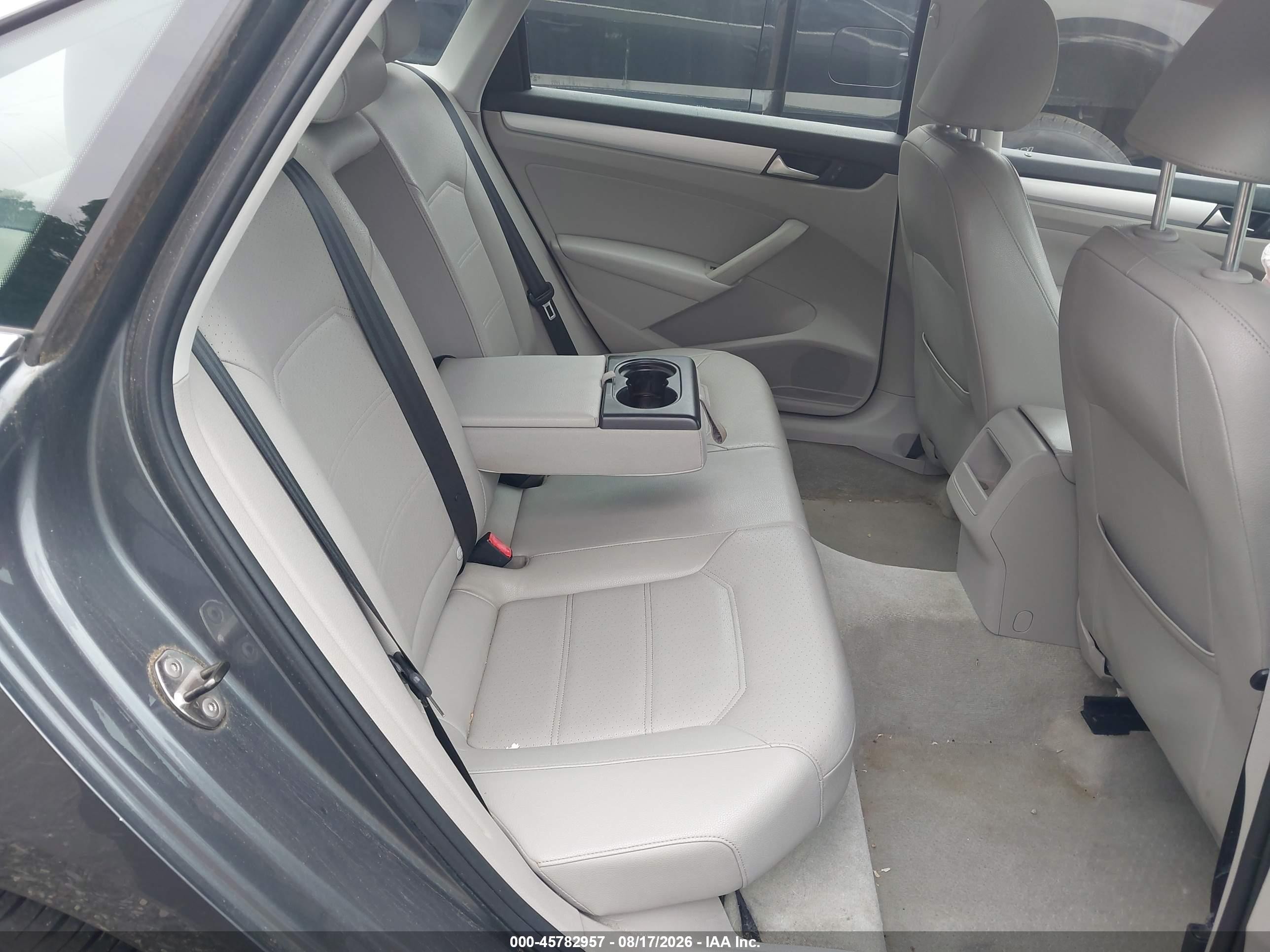 2012 Volkswagen Passat 2.5l Se Серебряный vin: 1VWBP7A37CC028612