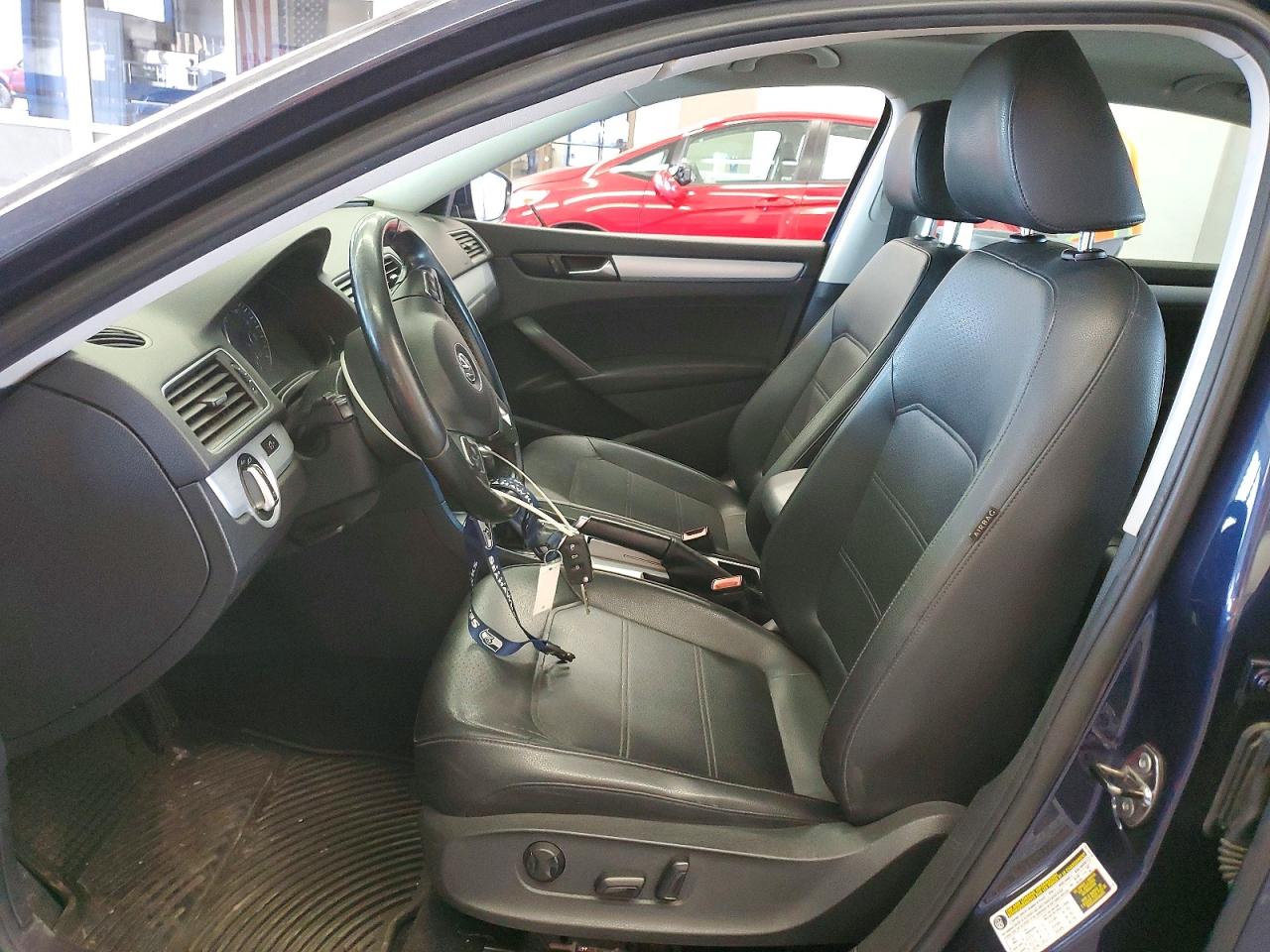 2012 Volkswagen Passat Se Blue vin: 1VWBP7A37CC040372