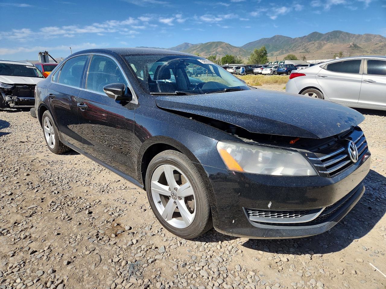 2012 Volkswagen Passat Se Black vin: 1VWBP7A37CC044227