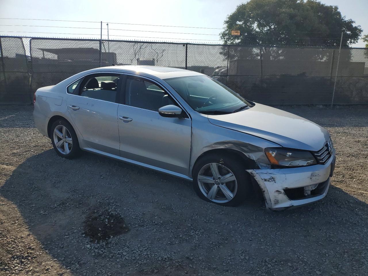 2012 Volkswagen Passat Se Silver vin: 1VWBP7A37CC051159