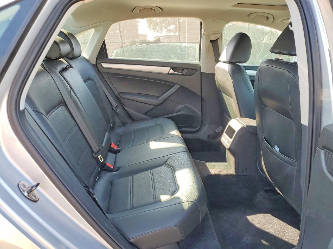 2012 Volkswagen Passat Se Silver vin: 1VWBP7A37CC051159