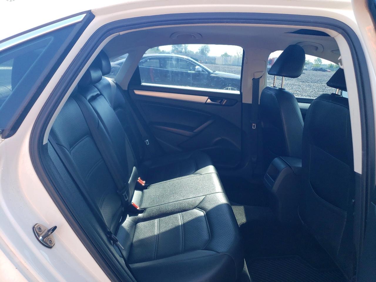 2012 Volkswagen Passat Se White vin: 1VWBP7A37CC079687