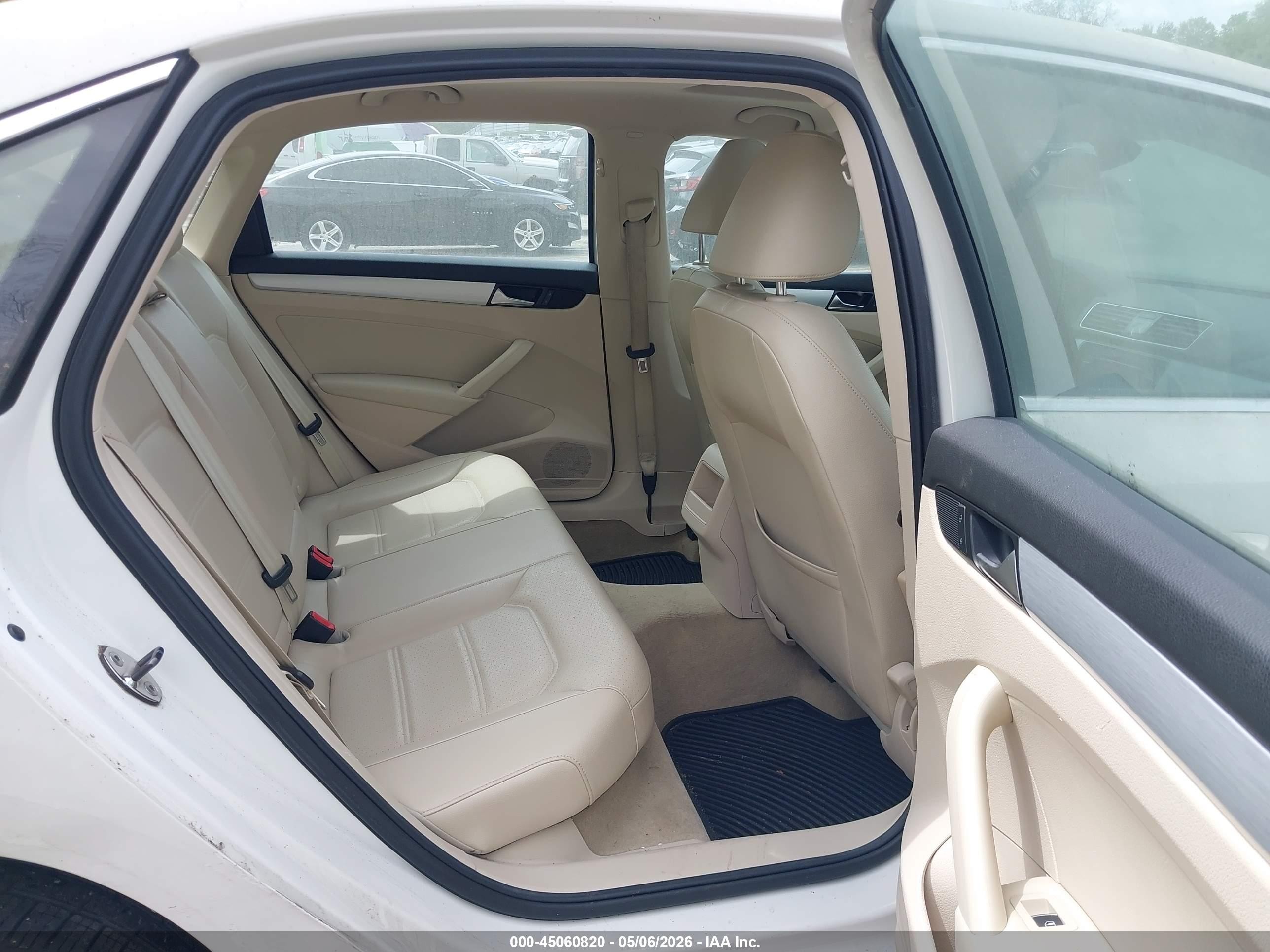 2012 Volkswagen Passat 2.5l Se Белый vin: 1VWBP7A37CC094884