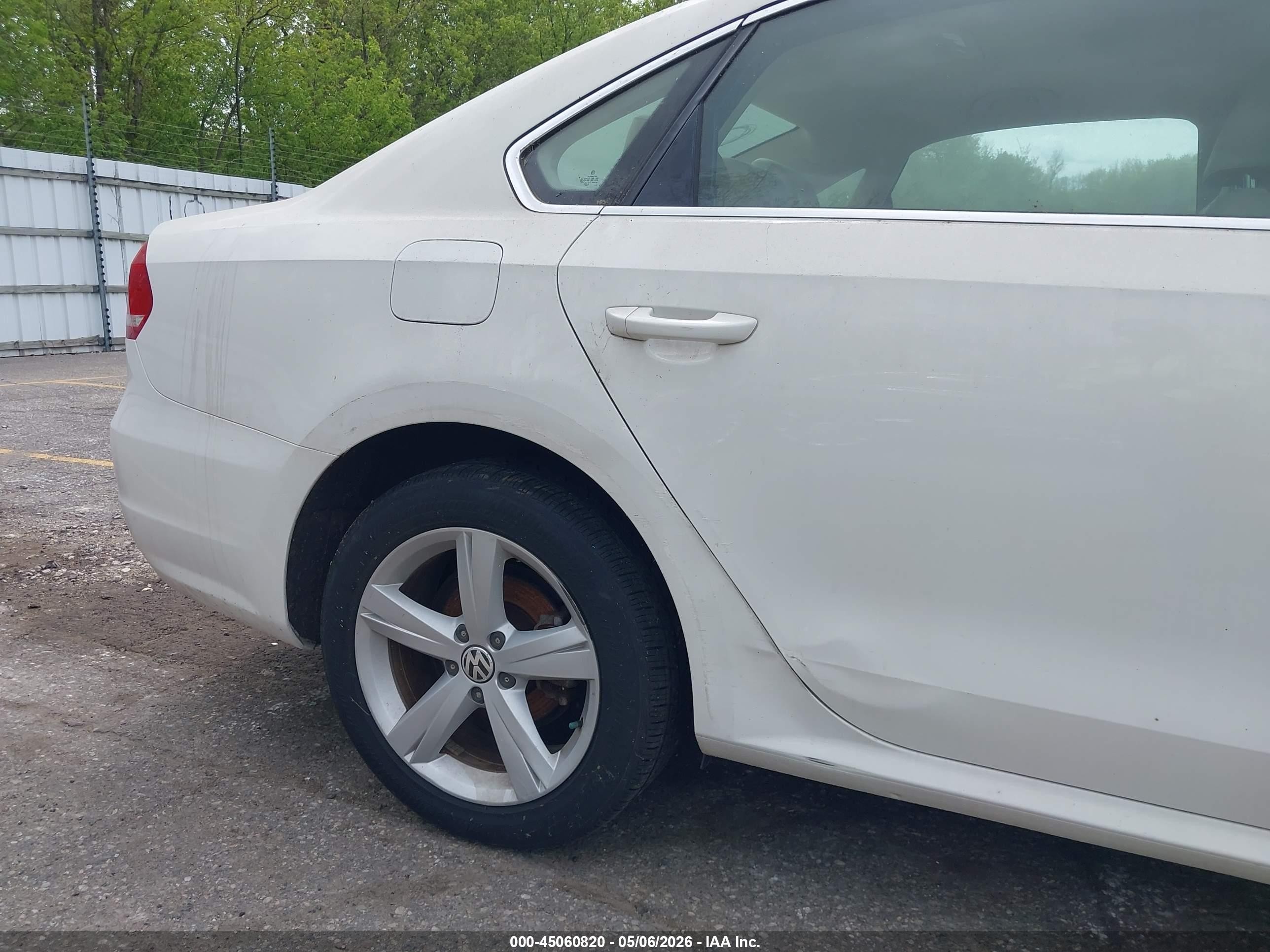 2012 Volkswagen Passat 2.5l Se Белый vin: 1VWBP7A37CC094884