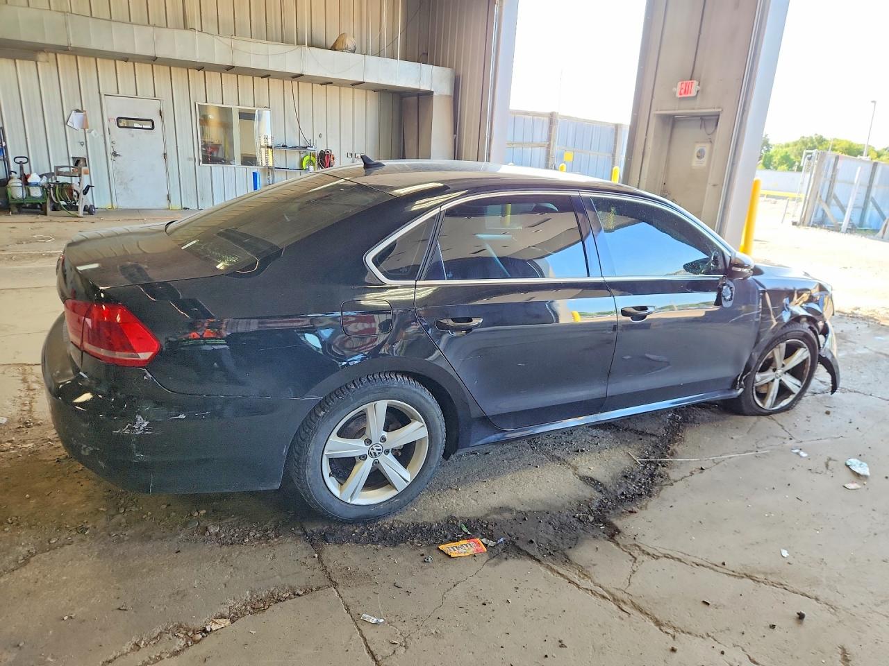 2012 Volkswagen Passat Se Black vin: 1VWBP7A37CC101252