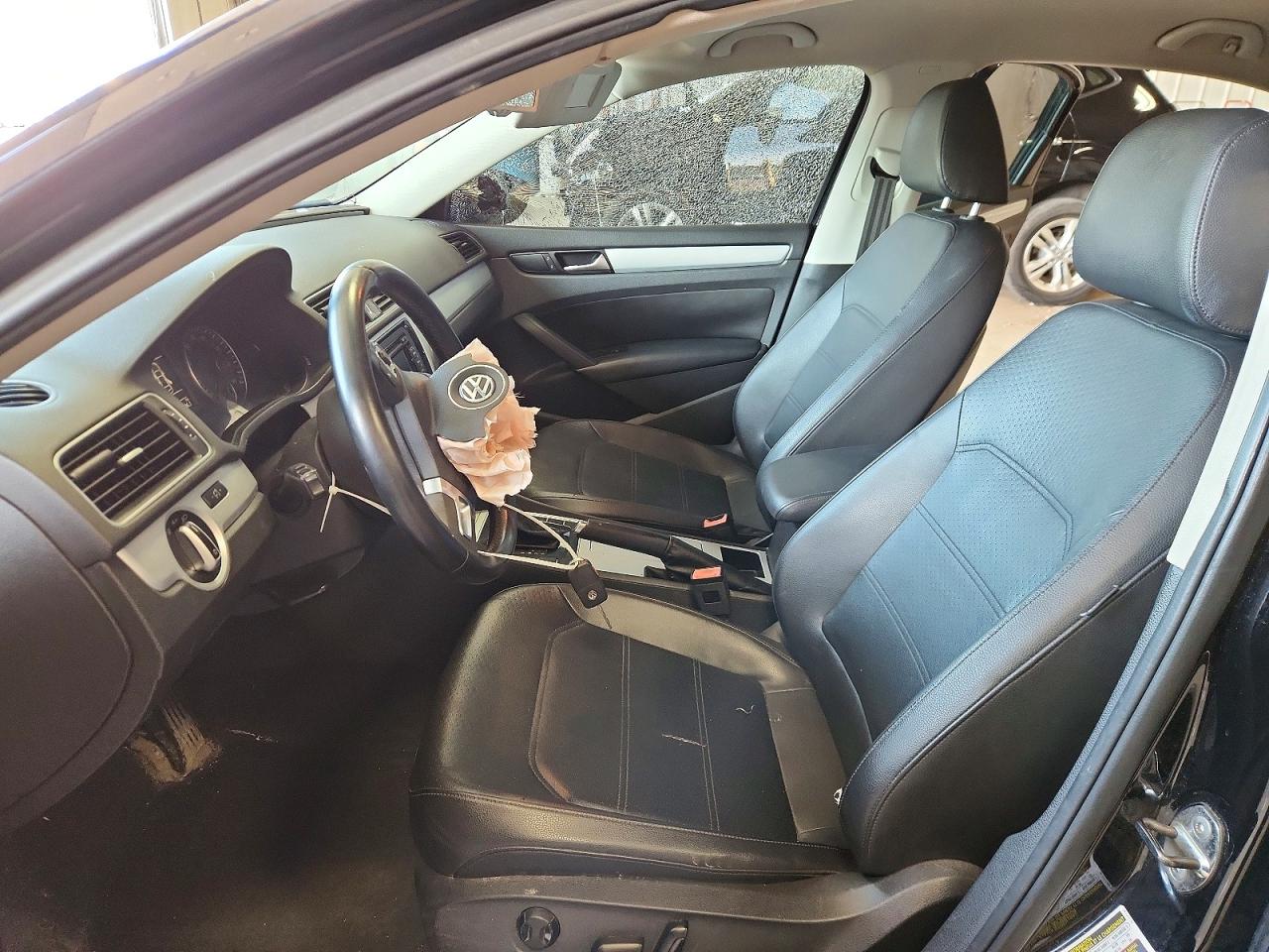 2012 Volkswagen Passat Se Black vin: 1VWBP7A37CC101252