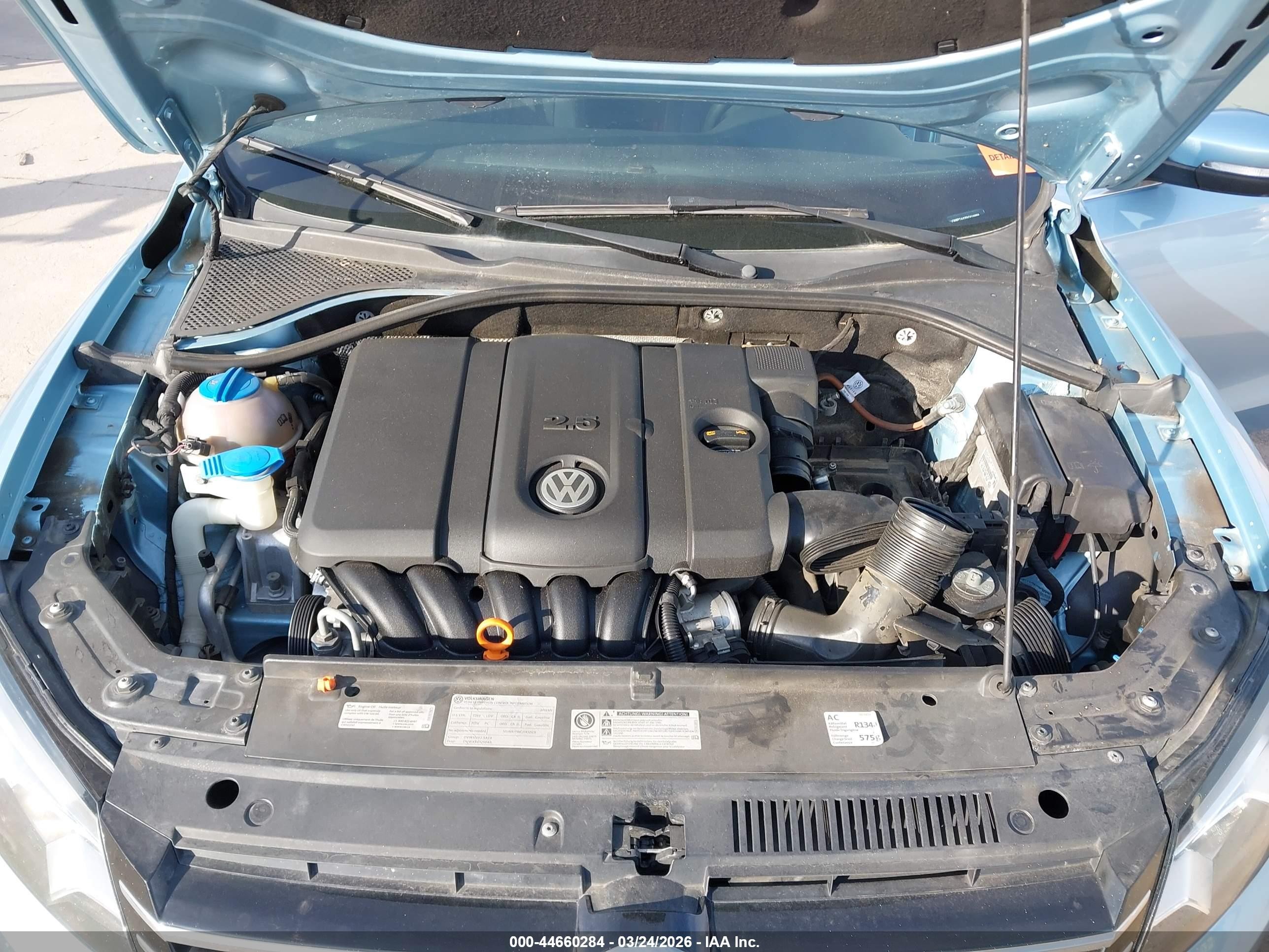2013 Volkswagen Passat 2.5l Se Blue vin: 1VWBP7A37DC010855