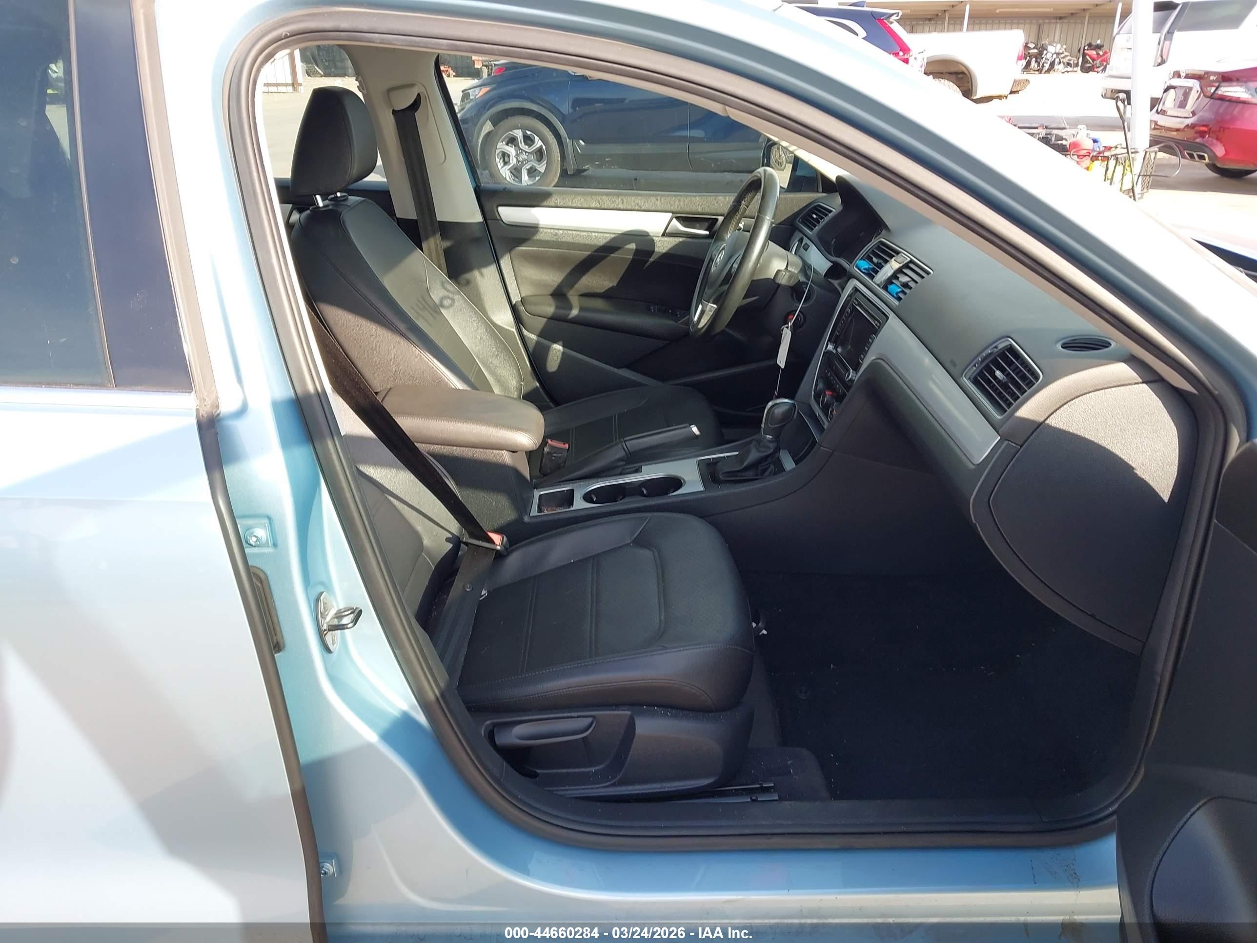 2013 Volkswagen Passat 2.5l Se Blue vin: 1VWBP7A37DC010855
