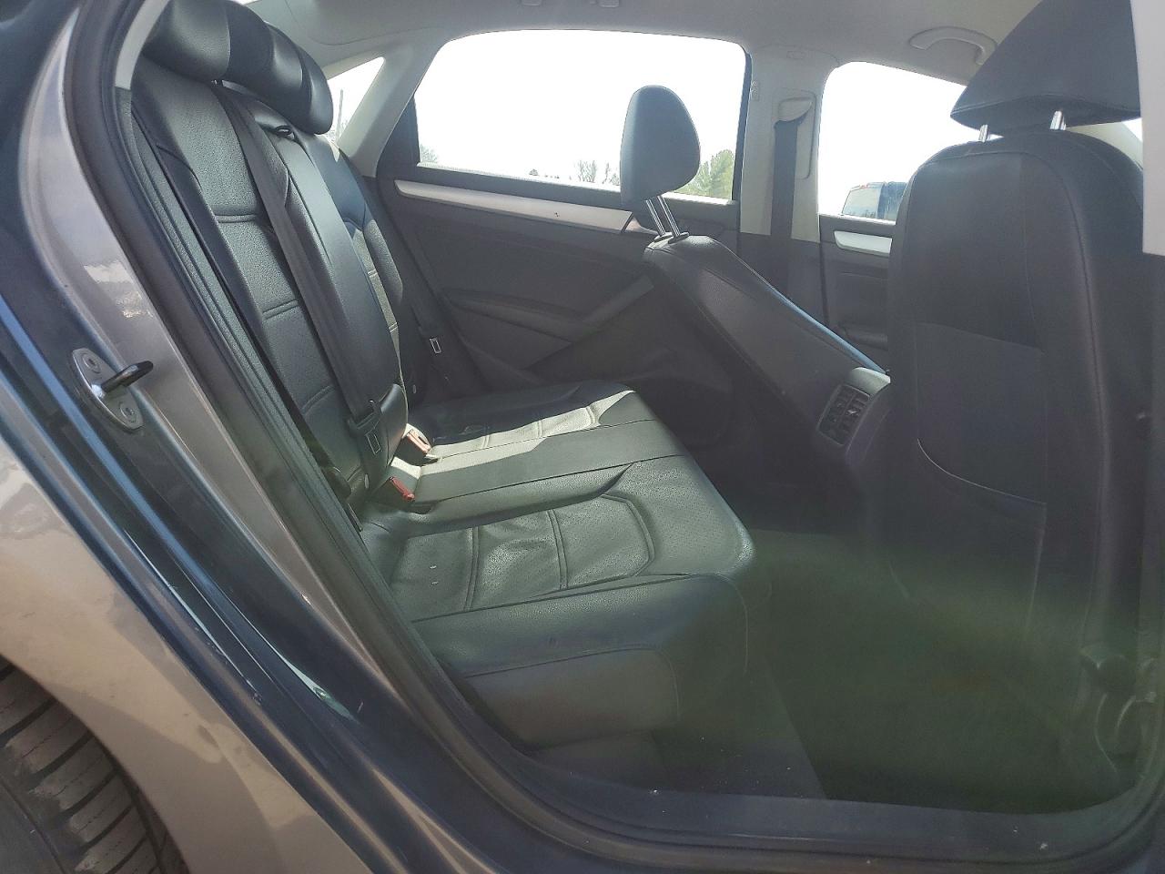 2013 Volkswagen Passat Se Gray vin: 1VWBP7A37DC017207