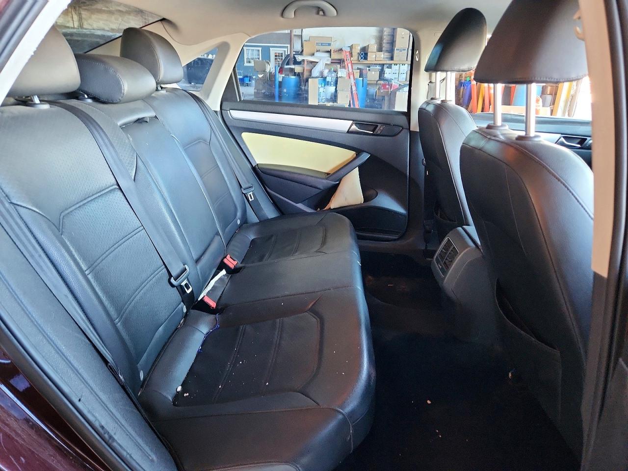 2013 Volkswagen Passat Se Maroon vin: 1VWBP7A37DC027042