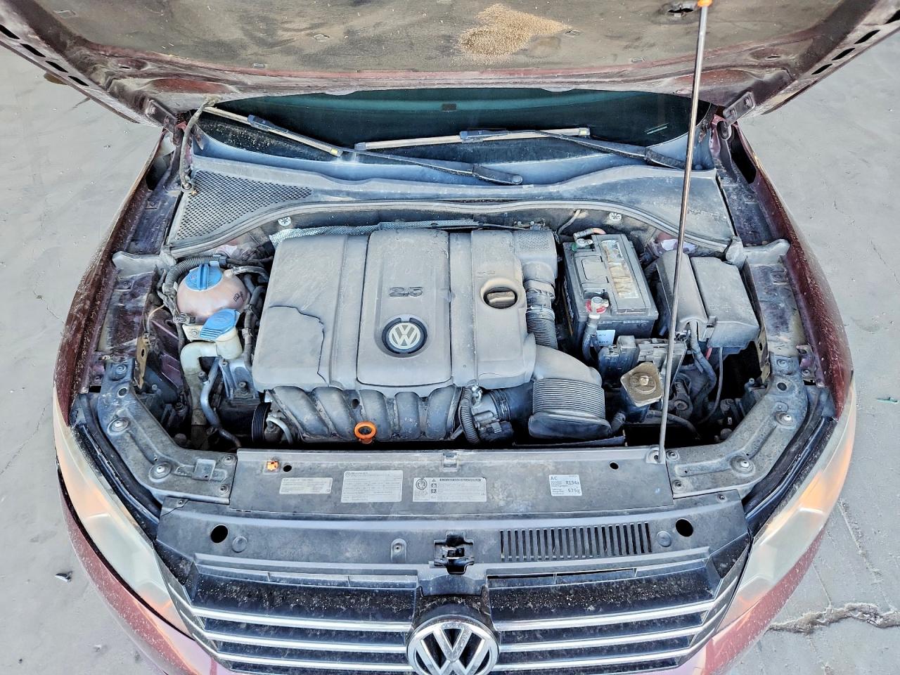2013 Volkswagen Passat Se Maroon vin: 1VWBP7A37DC027042