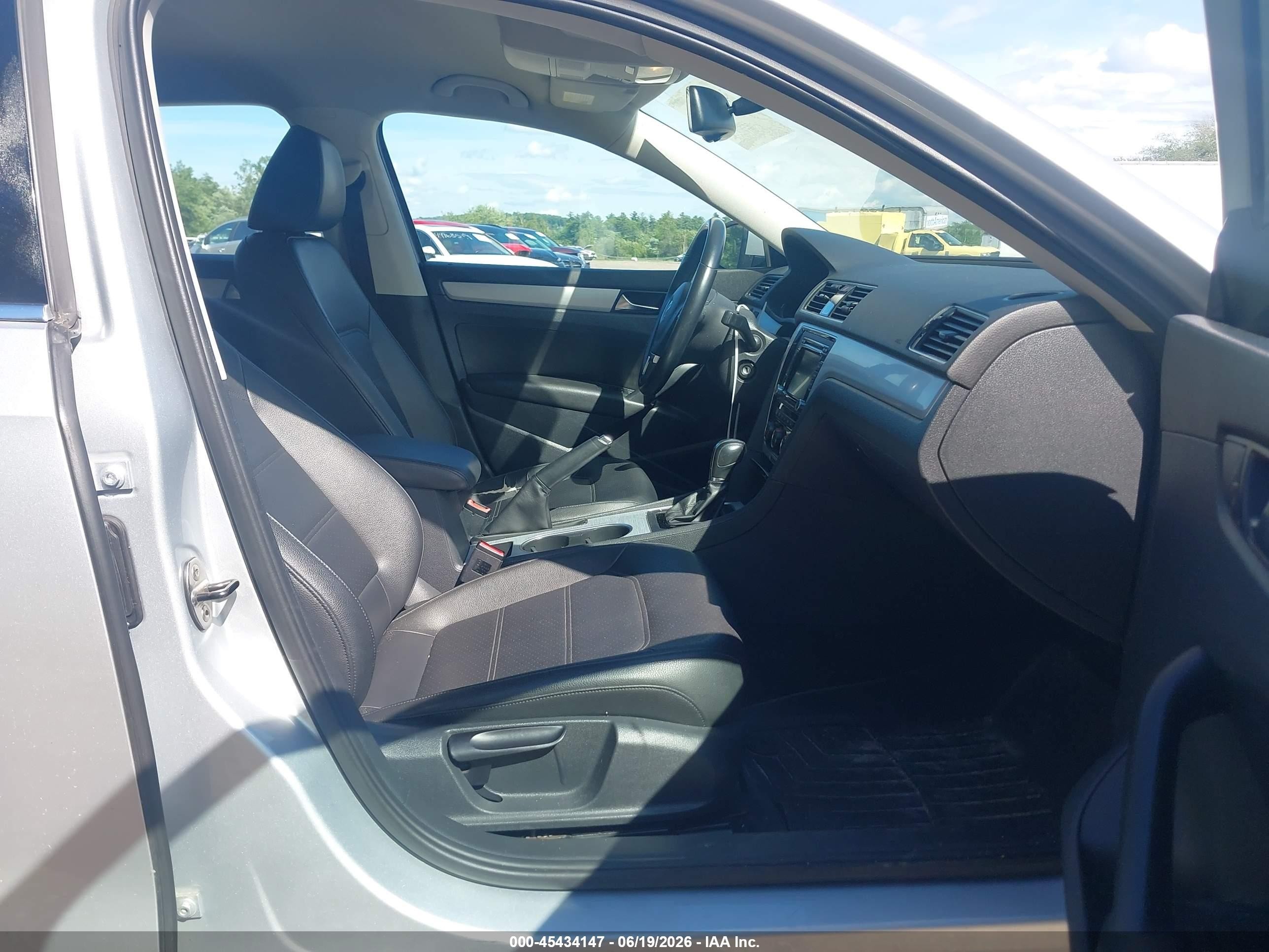 2013 Volkswagen Passat 2.5l Se Silver vin: 1VWBP7A37DC101513