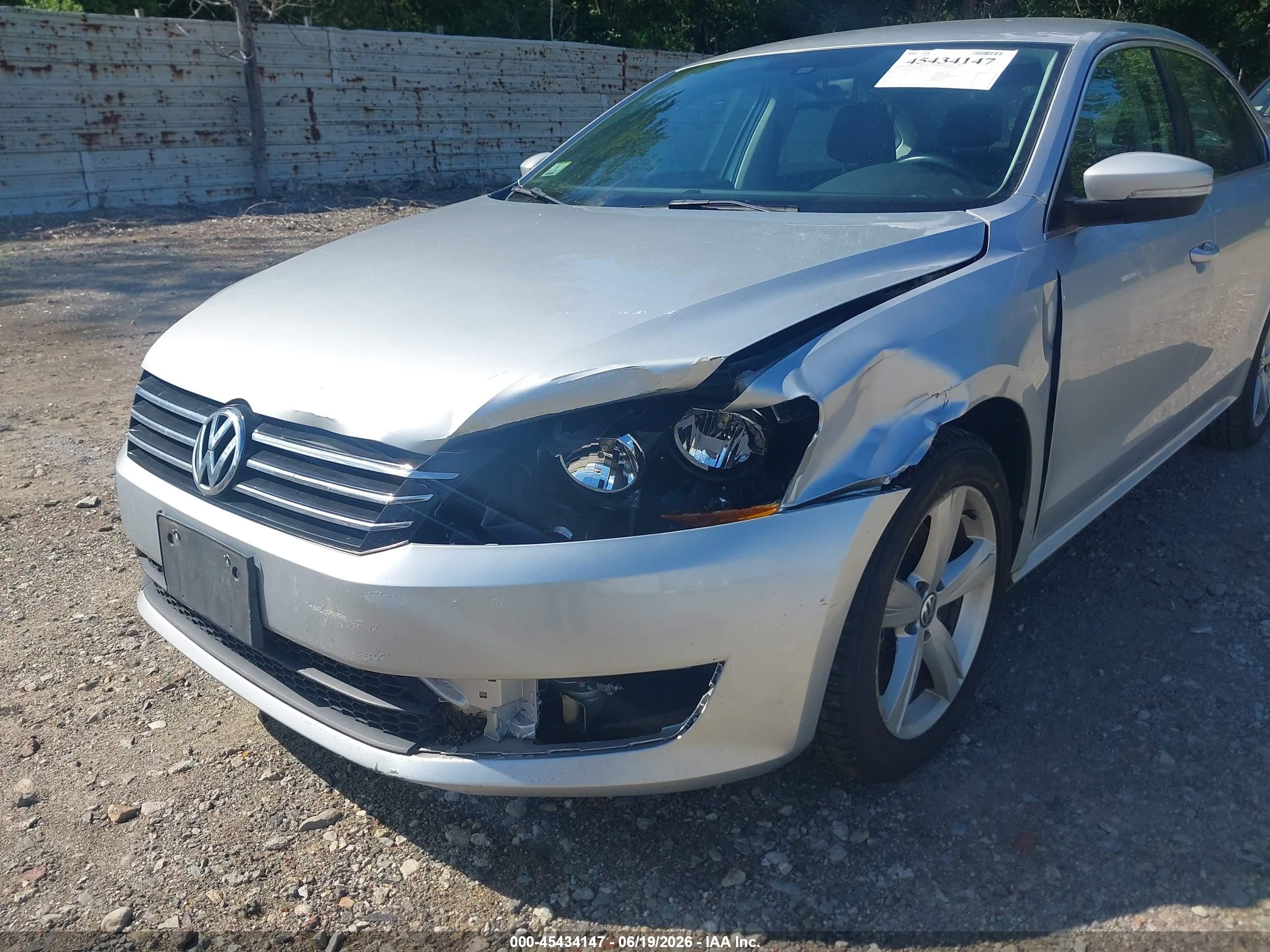 2013 Volkswagen Passat 2.5l Se Silver vin: 1VWBP7A37DC101513