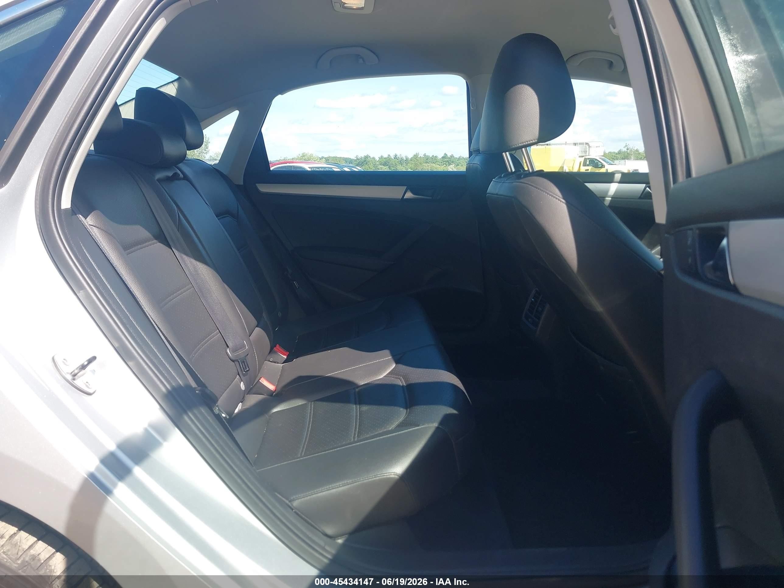 2013 Volkswagen Passat 2.5l Se Silver vin: 1VWBP7A37DC101513