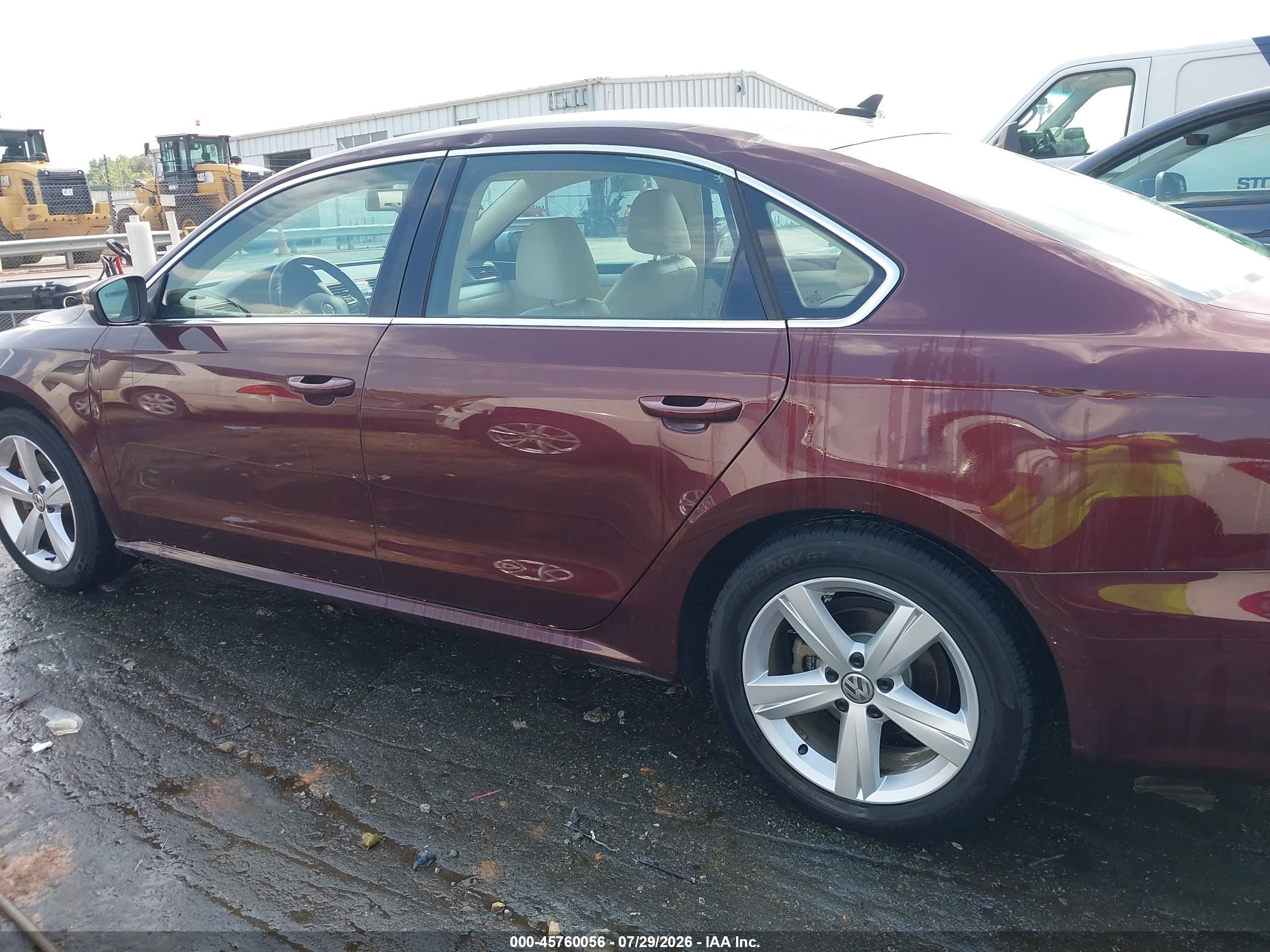 2013 Volkswagen Passat 2.5l Se Burgundy vin: 1VWBP7A37DC123589