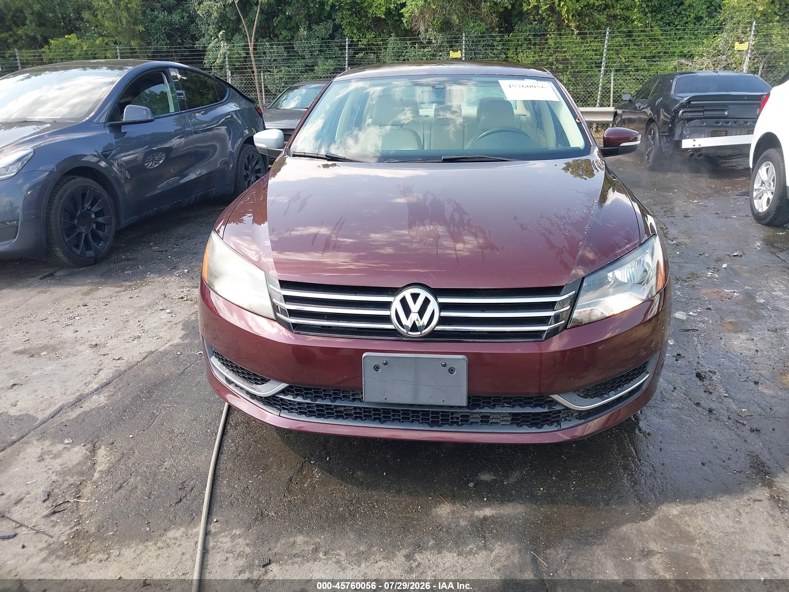 2013 Volkswagen Passat 2.5l Se Burgundy vin: 1VWBP7A37DC123589