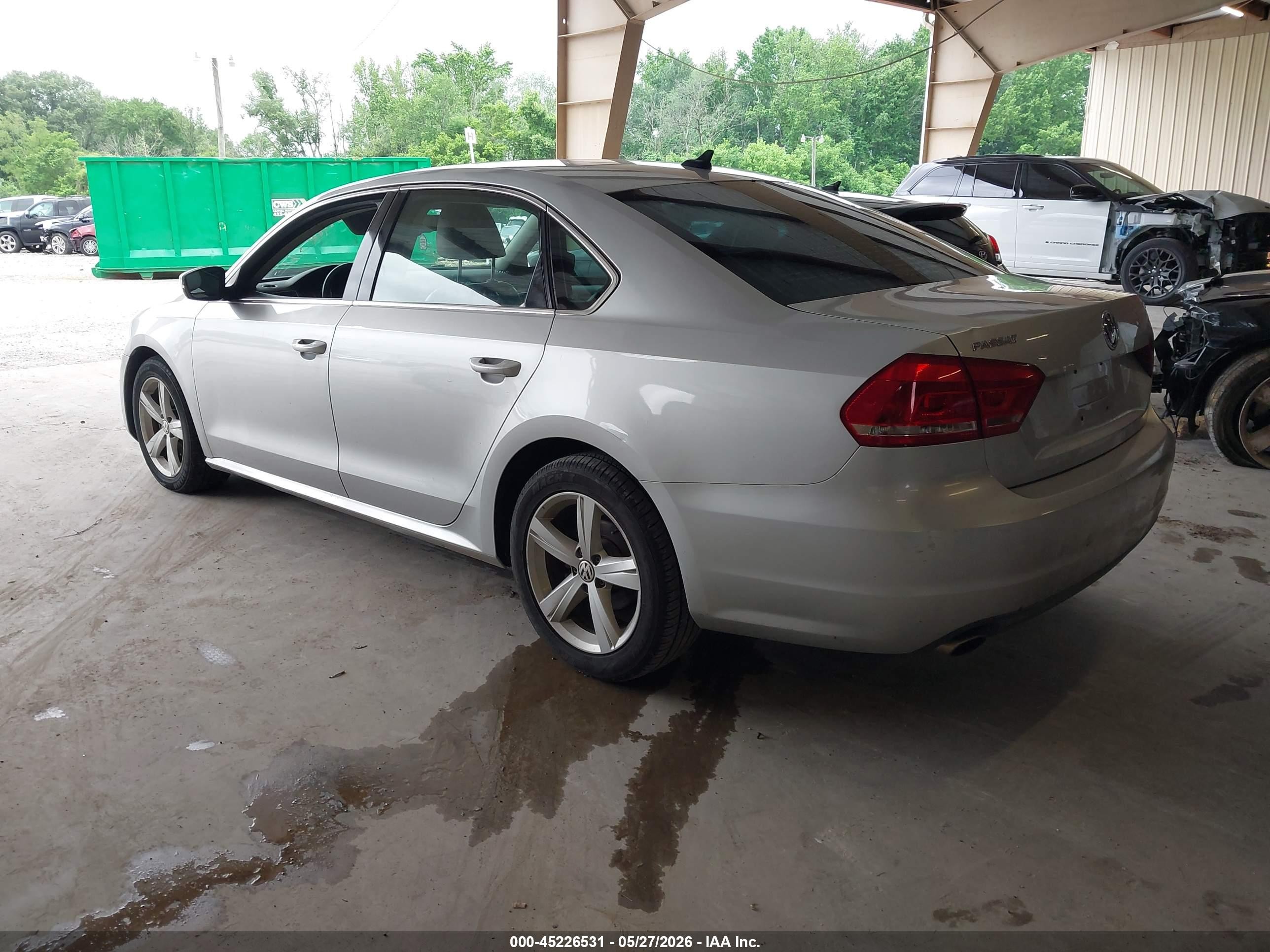 2013 Volkswagen Passat 2.5l Se Серебряный vin: 1VWBP7A37DC131689