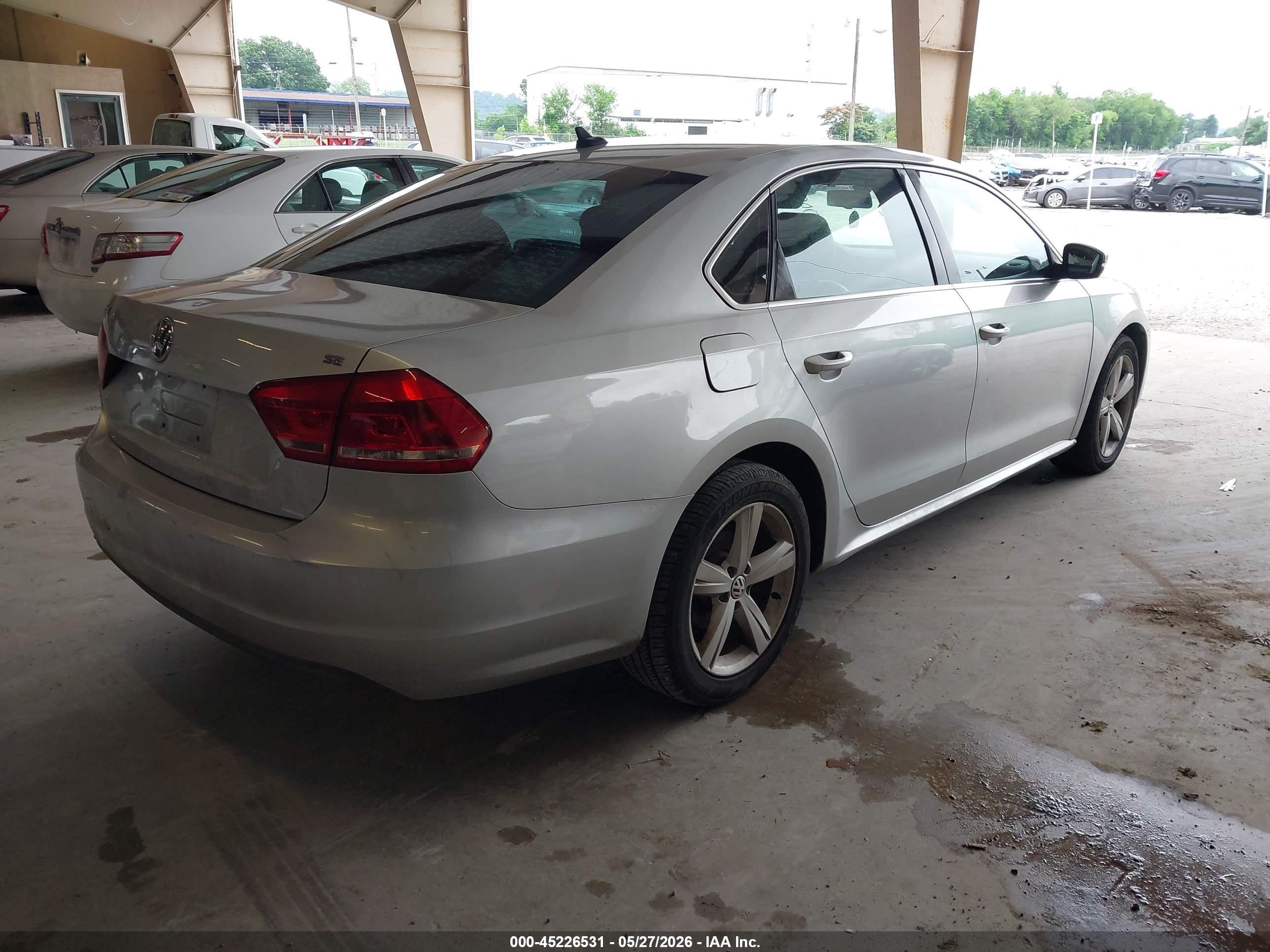 2013 Volkswagen Passat 2.5l Se Серебряный vin: 1VWBP7A37DC131689
