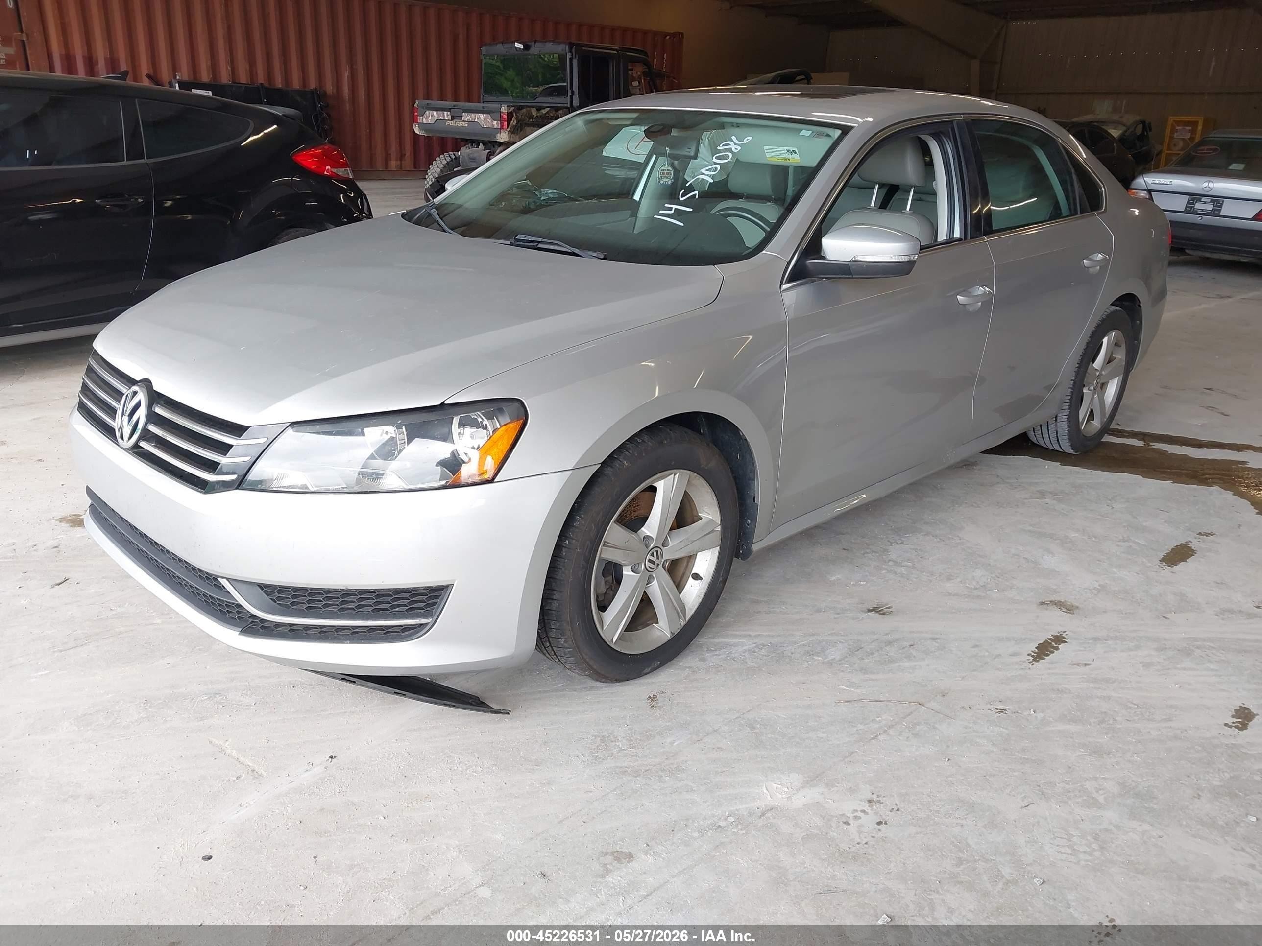 2013 Volkswagen Passat 2.5l Se Серебряный vin: 1VWBP7A37DC131689