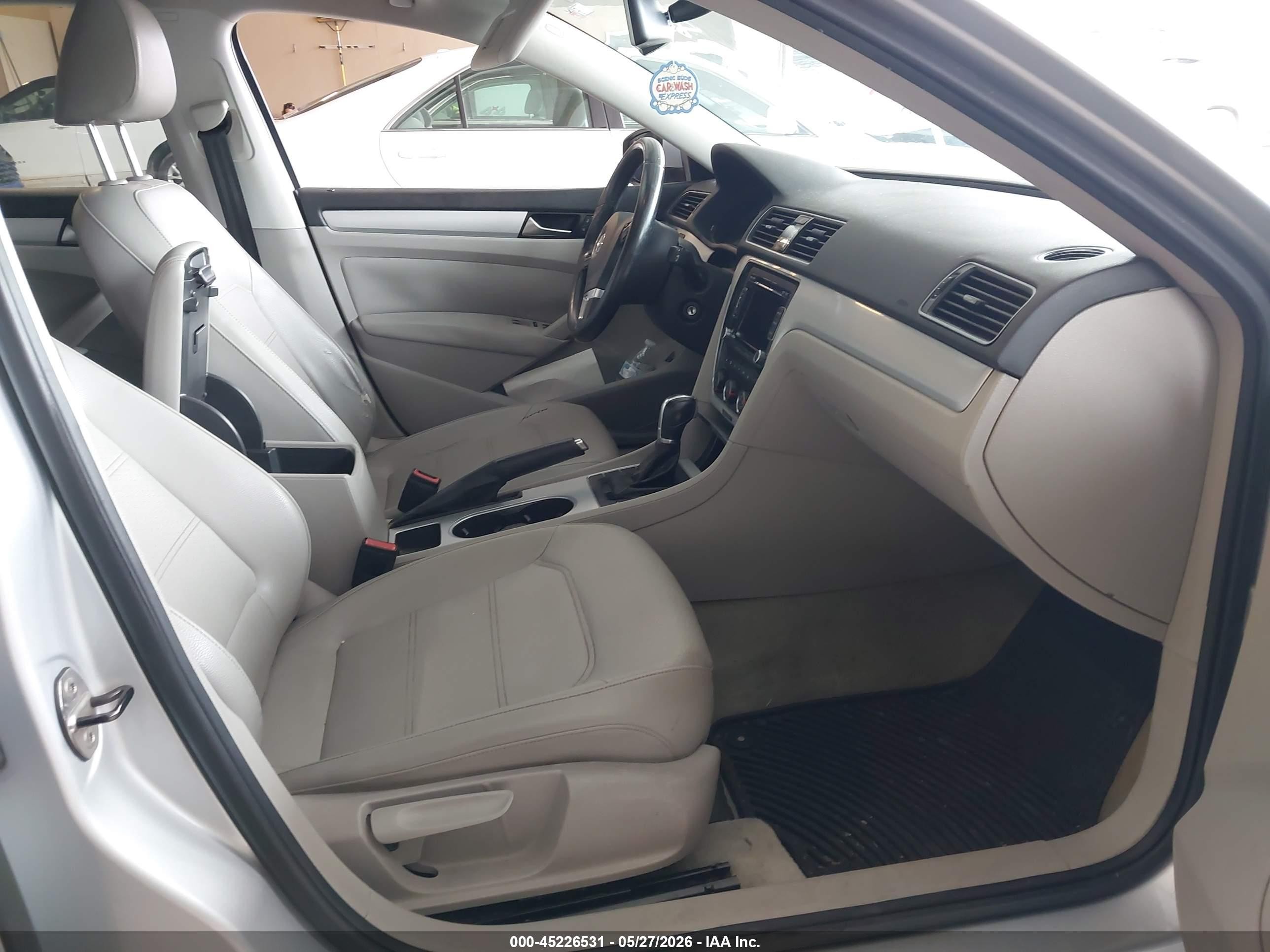 2013 Volkswagen Passat 2.5l Se Серебряный vin: 1VWBP7A37DC131689