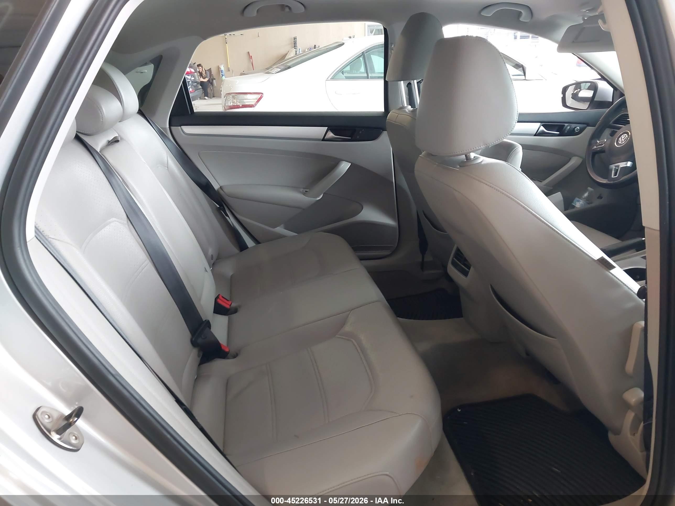 2013 Volkswagen Passat 2.5l Se Серебряный vin: 1VWBP7A37DC131689