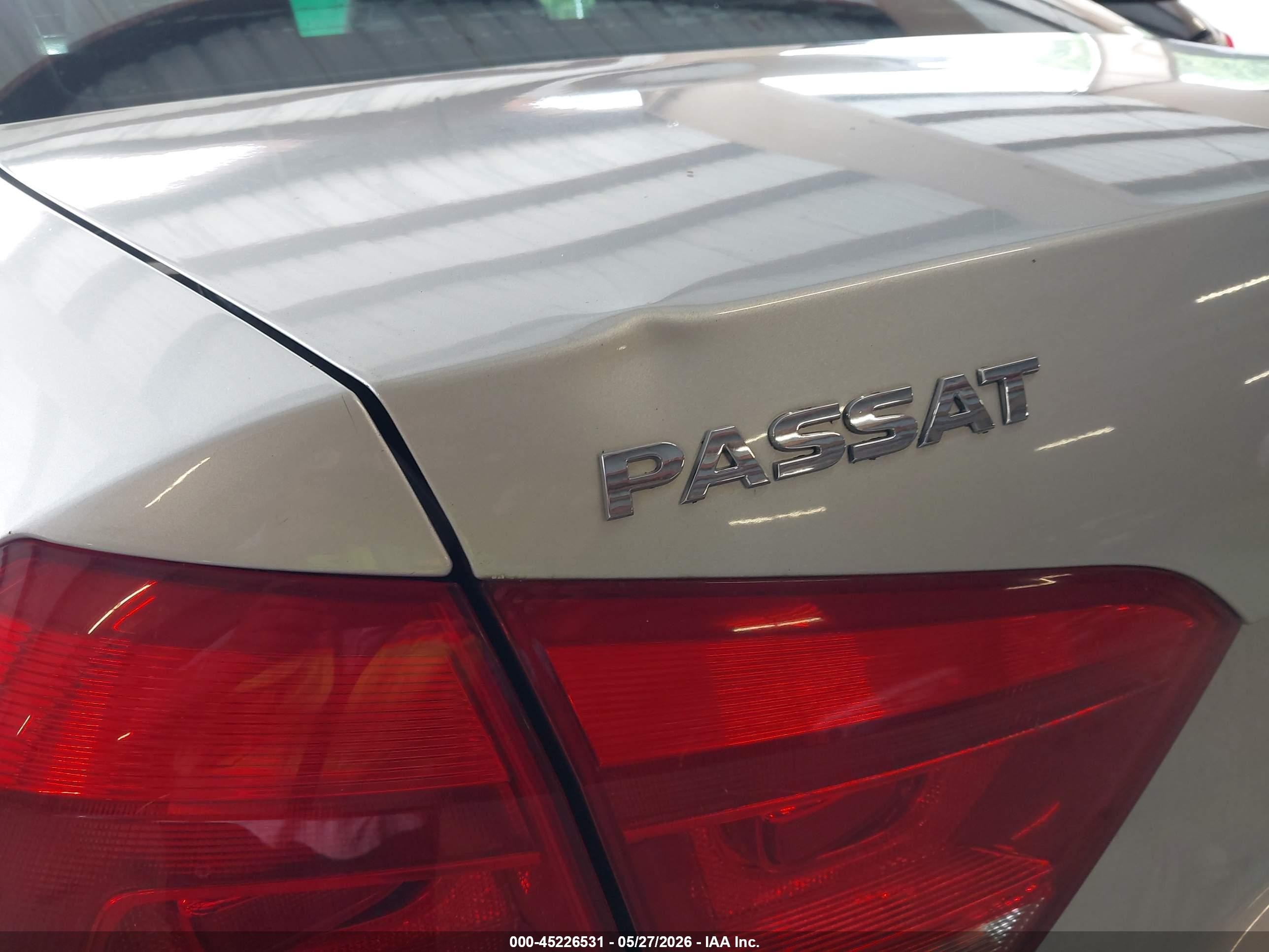2013 Volkswagen Passat 2.5l Se Серебряный vin: 1VWBP7A37DC131689