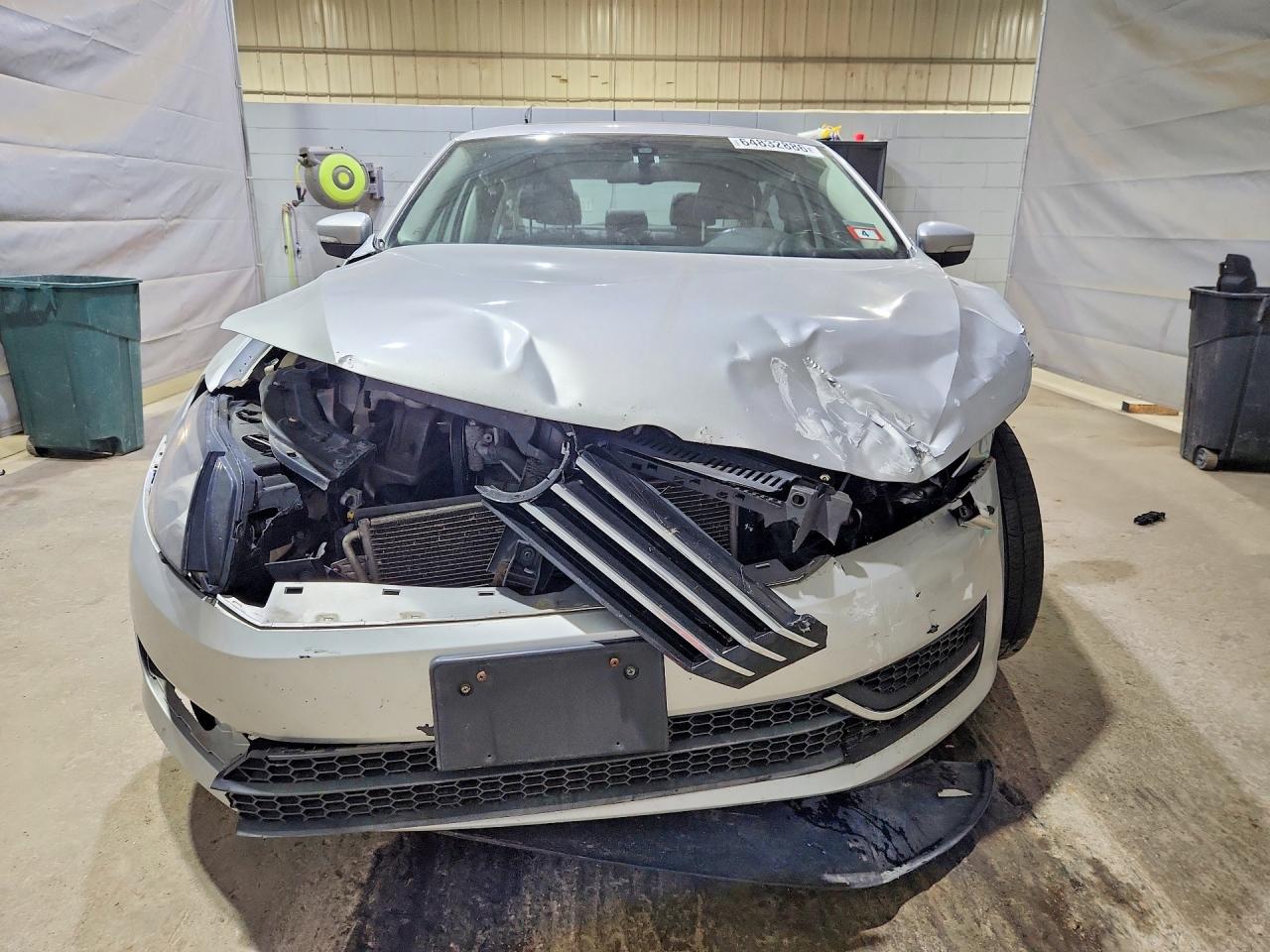 2013 Volkswagen Passat Se Серебряный vin: 1VWBP7A37DC143678