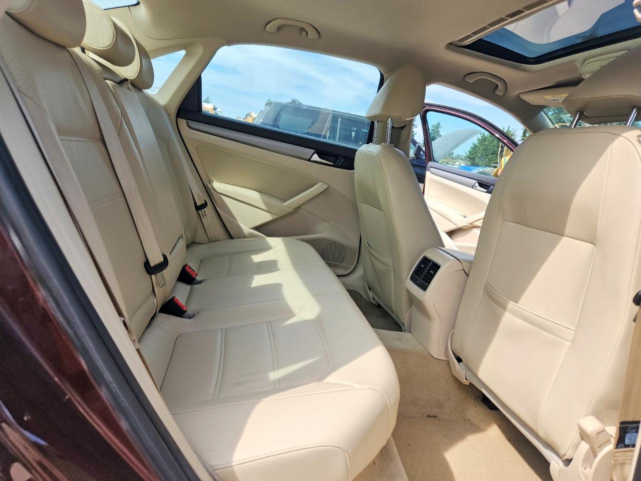 2014 Volkswagen Passat Se Burgundy vin: 1VWBP7A37EC002384