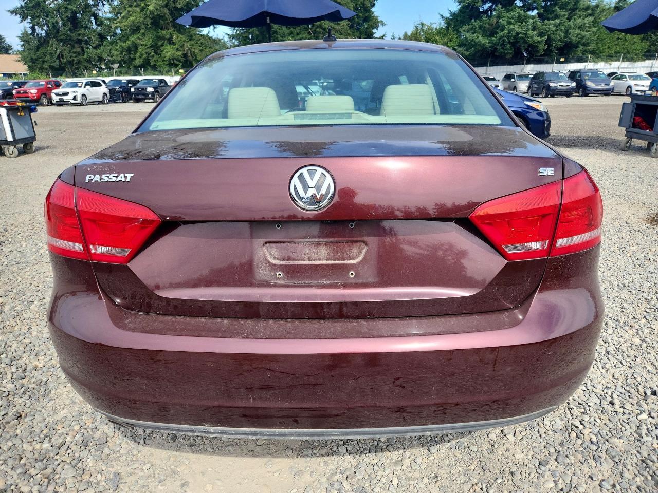 2014 Volkswagen Passat Se Burgundy vin: 1VWBP7A37EC002384