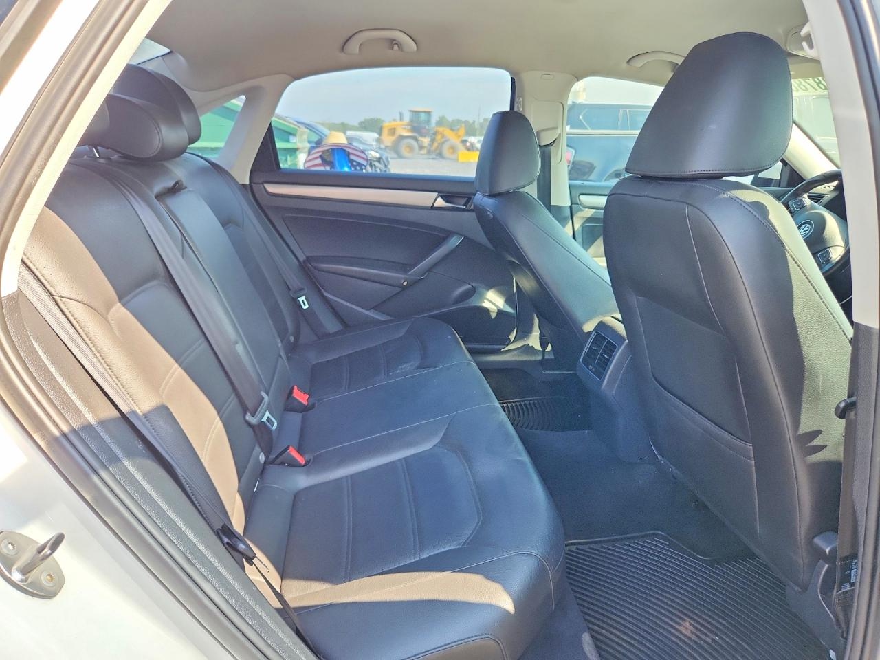 2014 Volkswagen Passat Se Белый vin: 1VWBP7A37EC004331